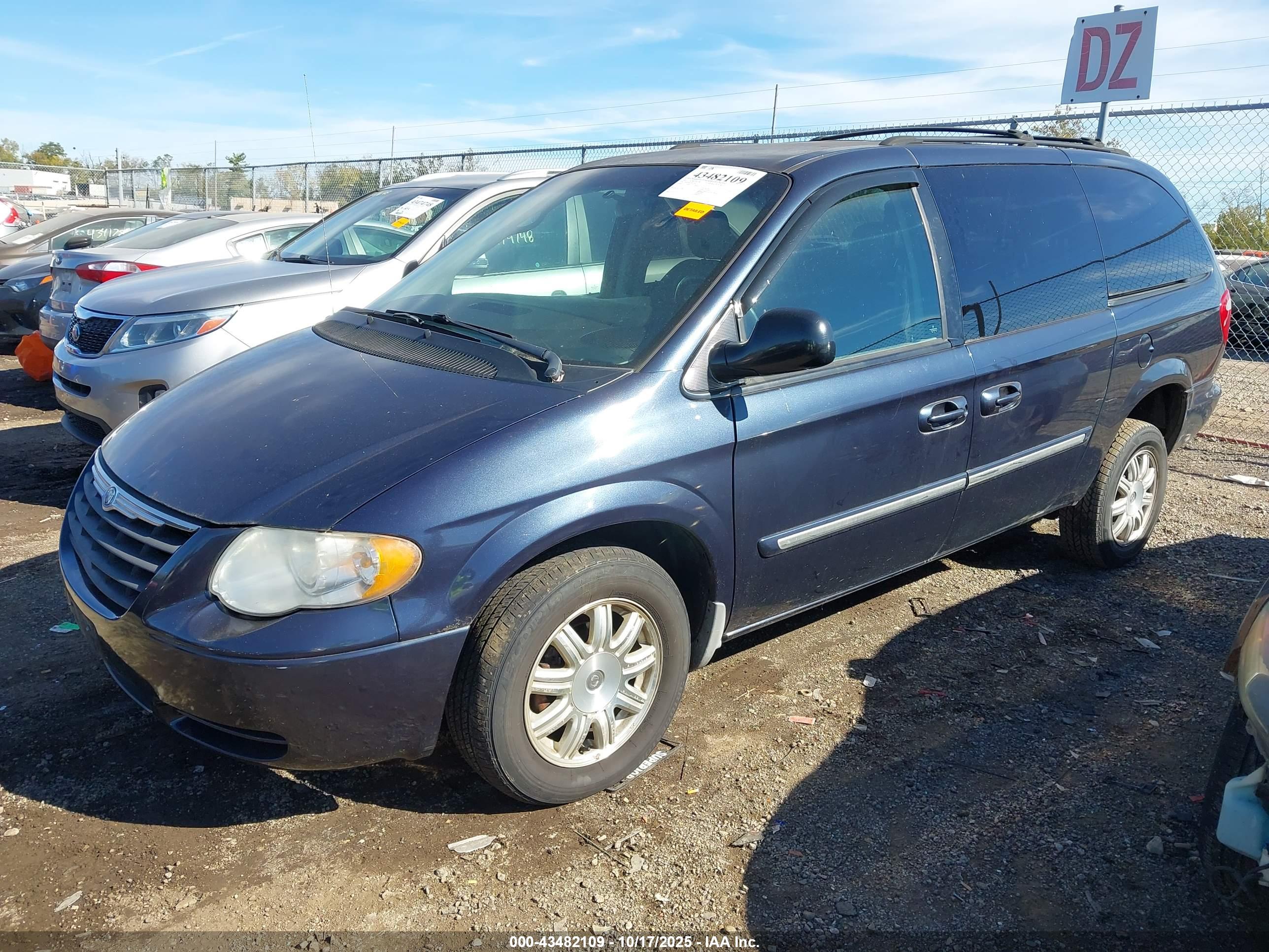 CHRYSLER TOWN image 2