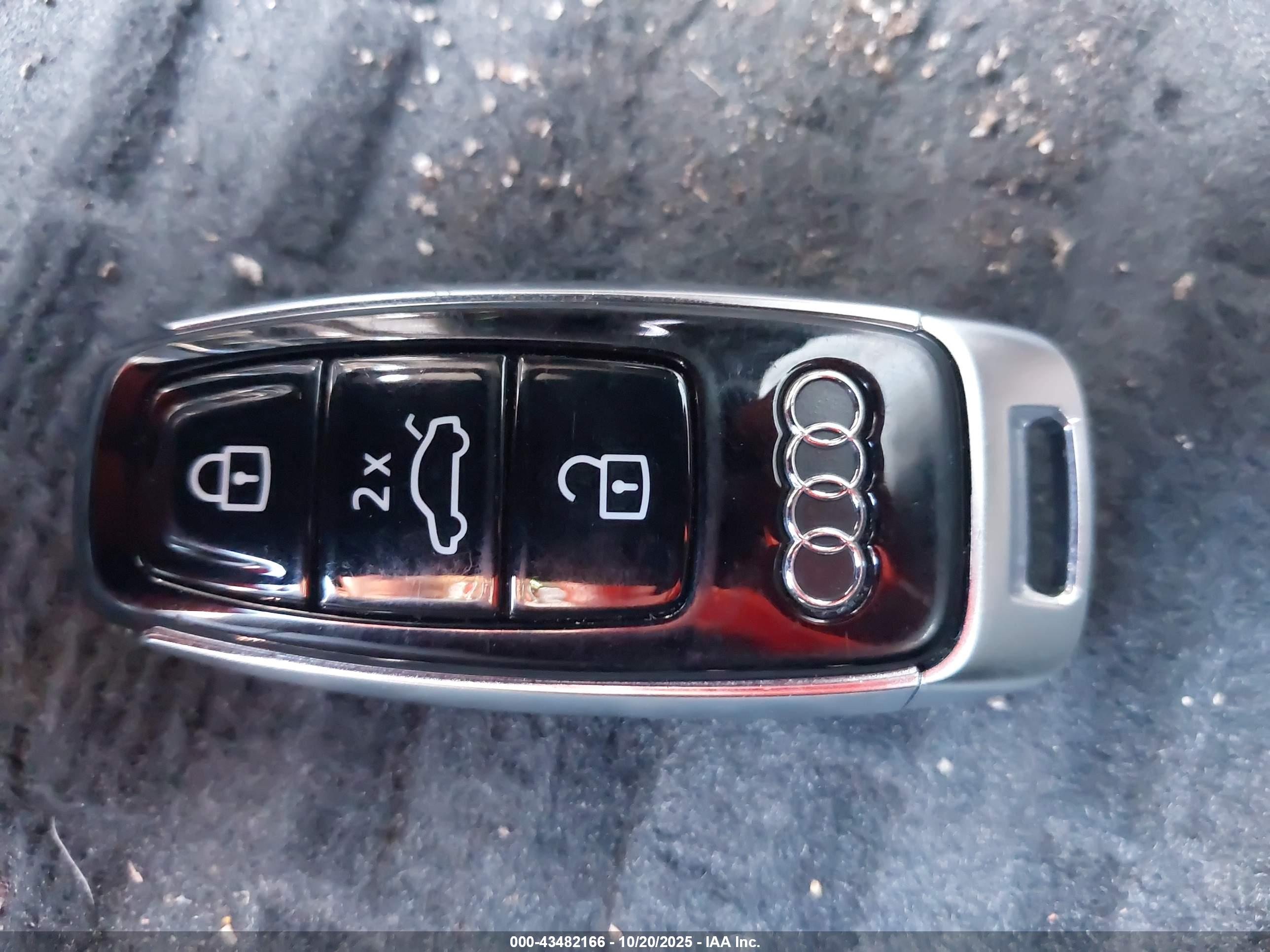 AUDI A8 image 11
