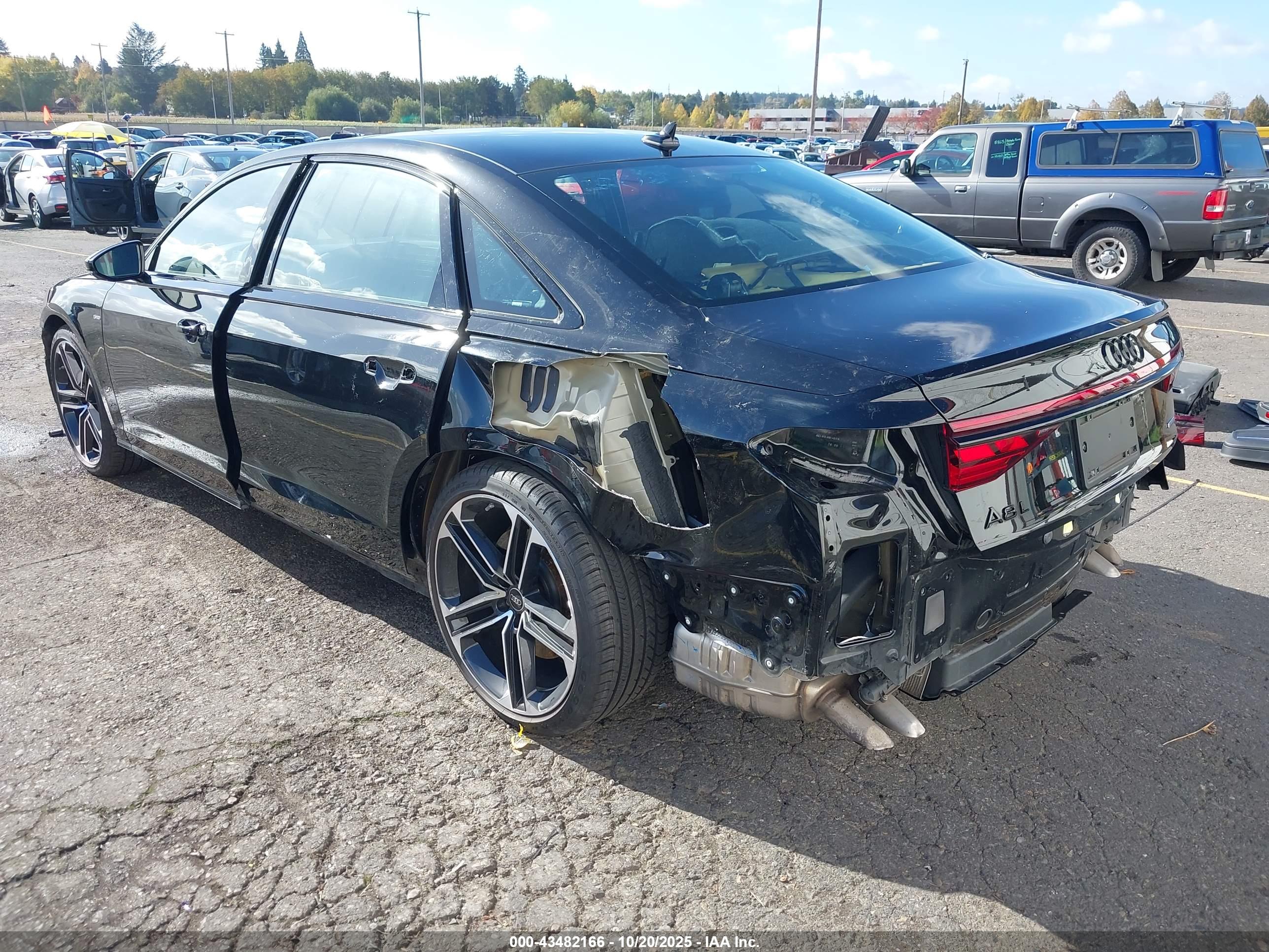 AUDI A8 image 3