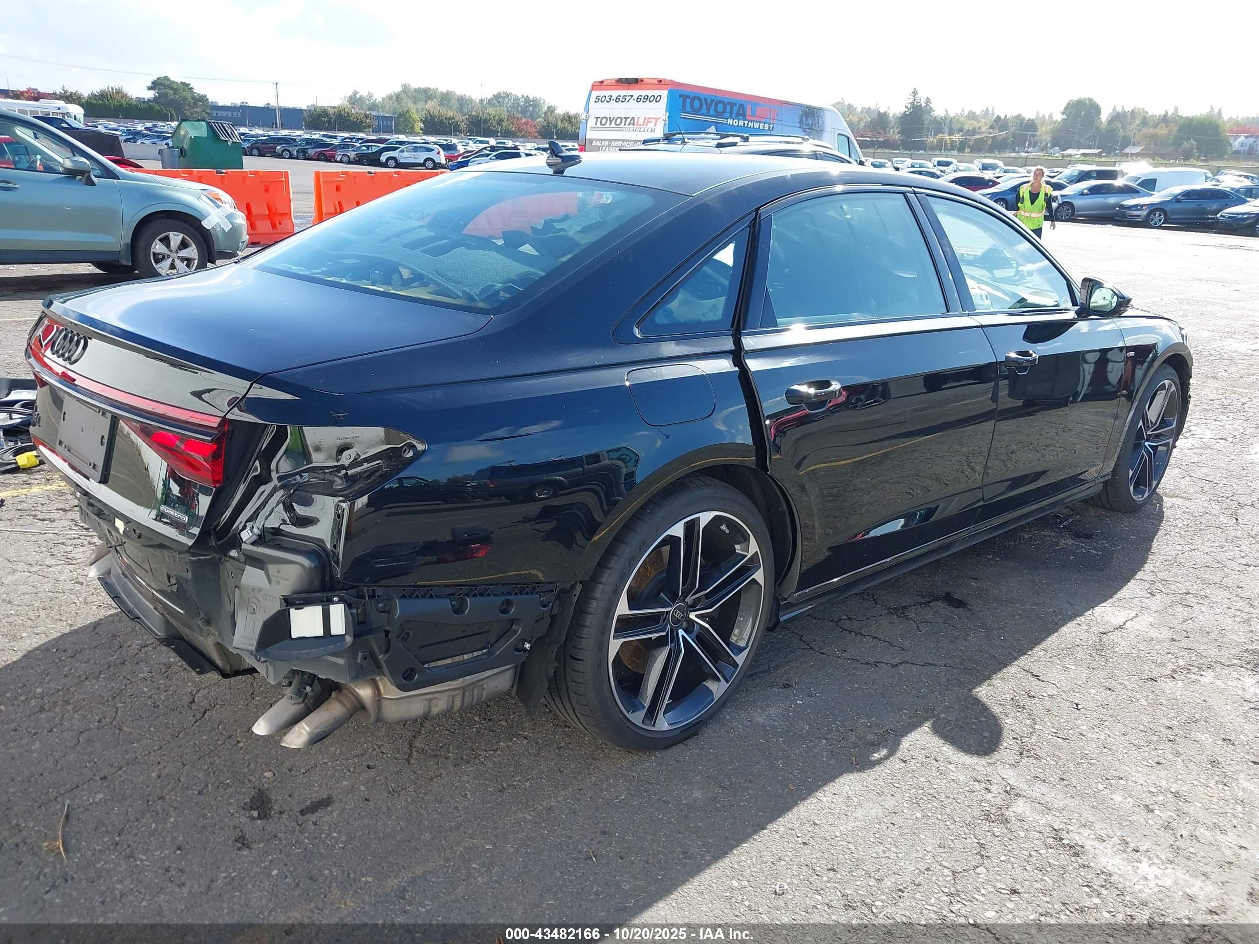 AUDI A8 image 4
