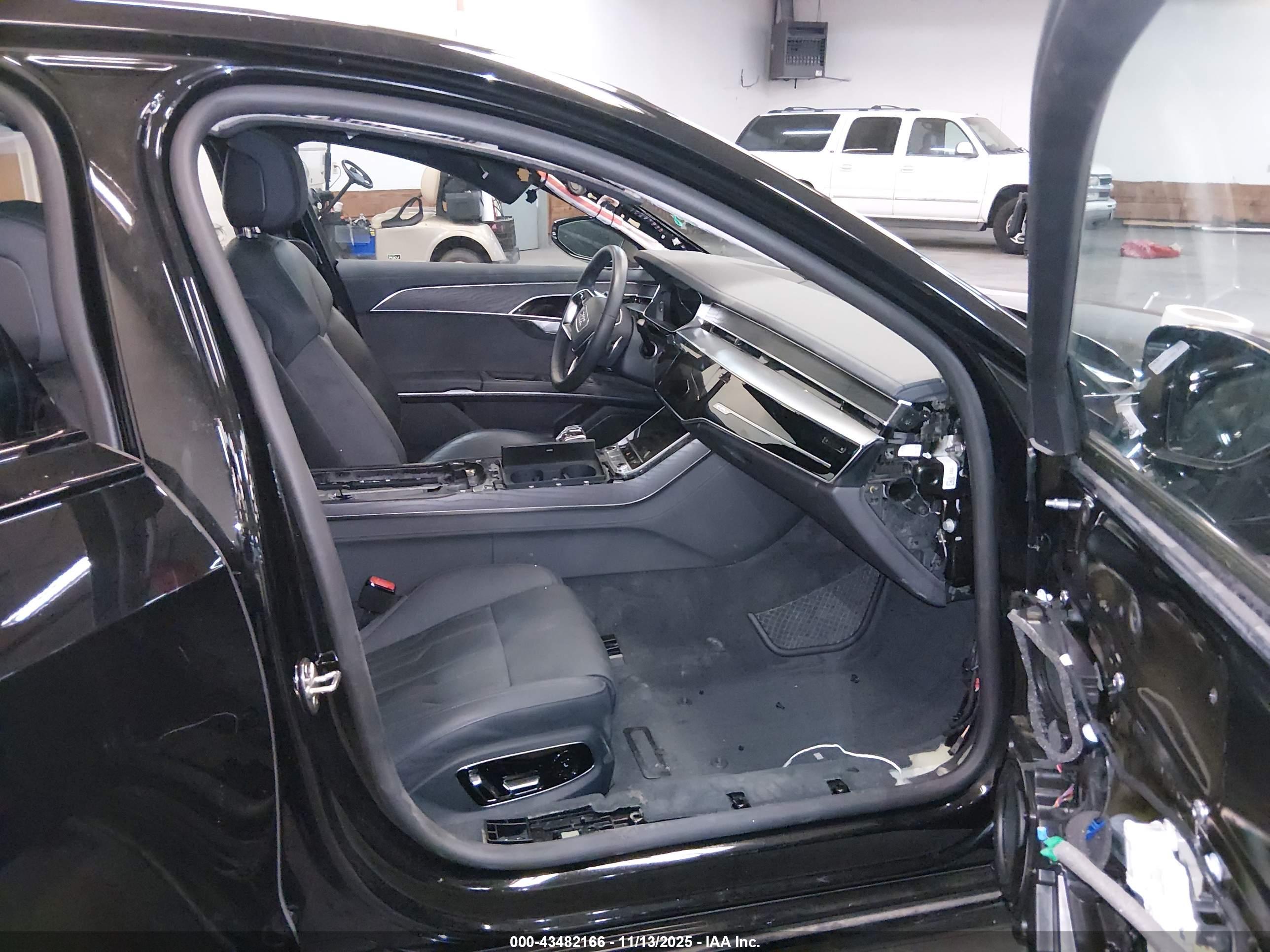 AUDI A8 image 5