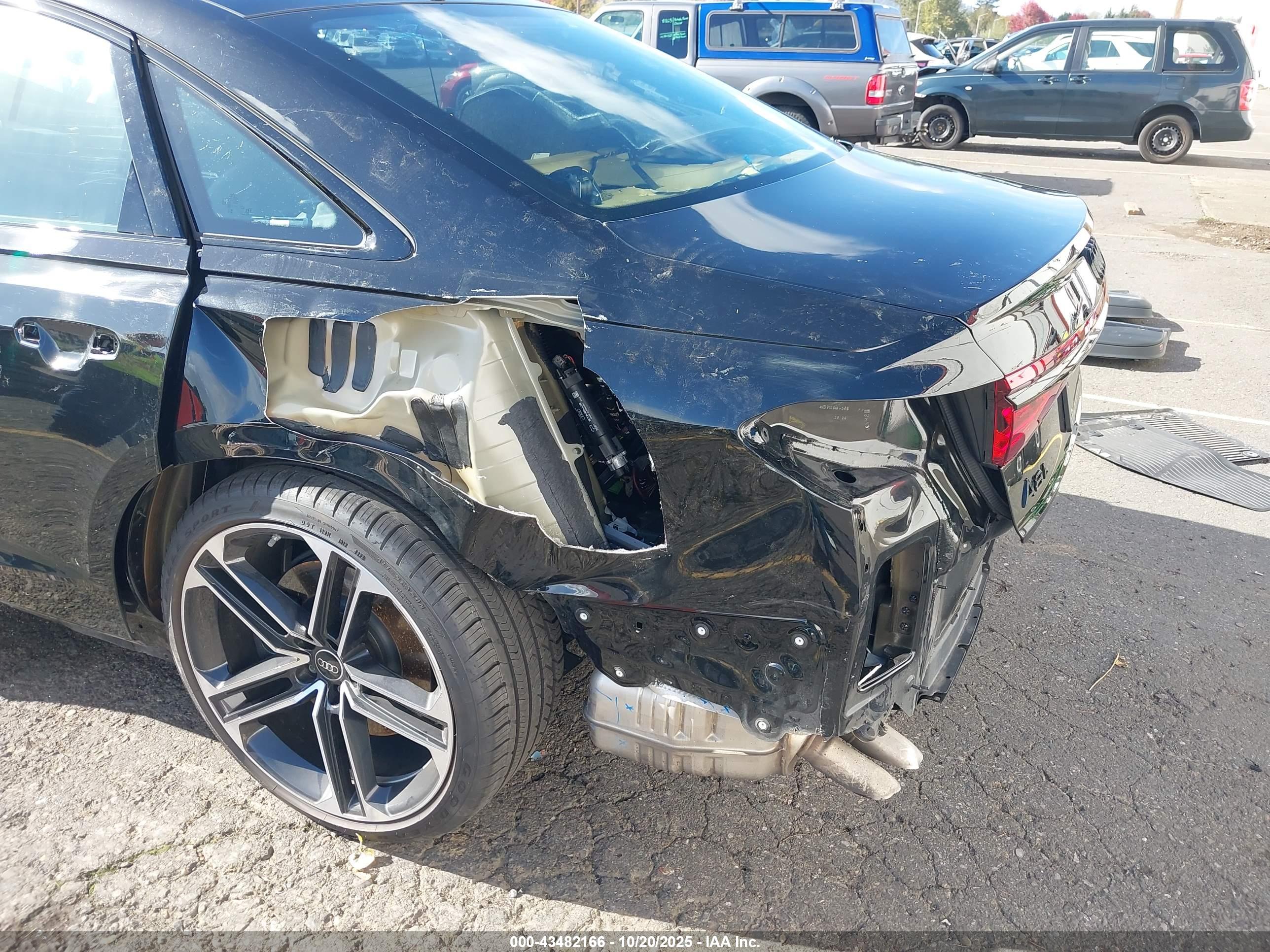 AUDI A8 image 6