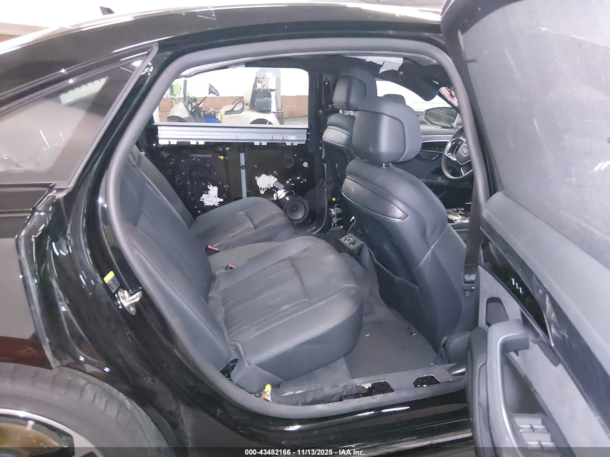 AUDI A8 image 8