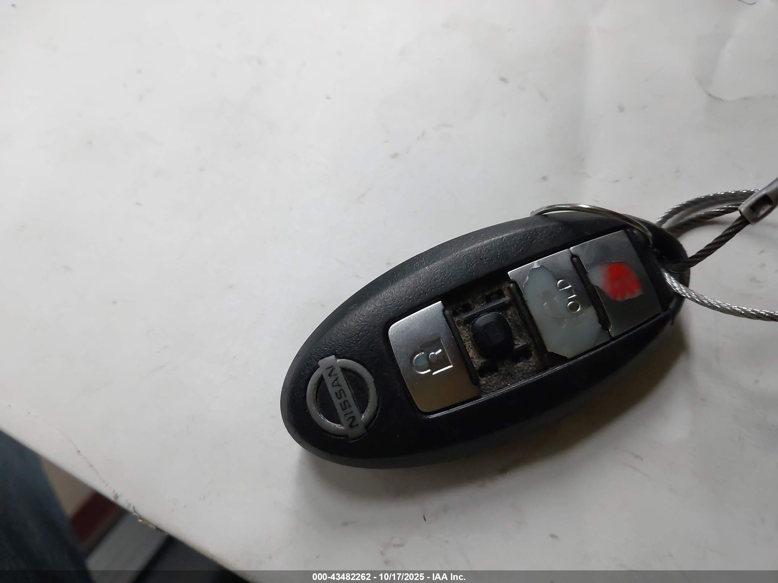 NISSAN MAXIMA image 11