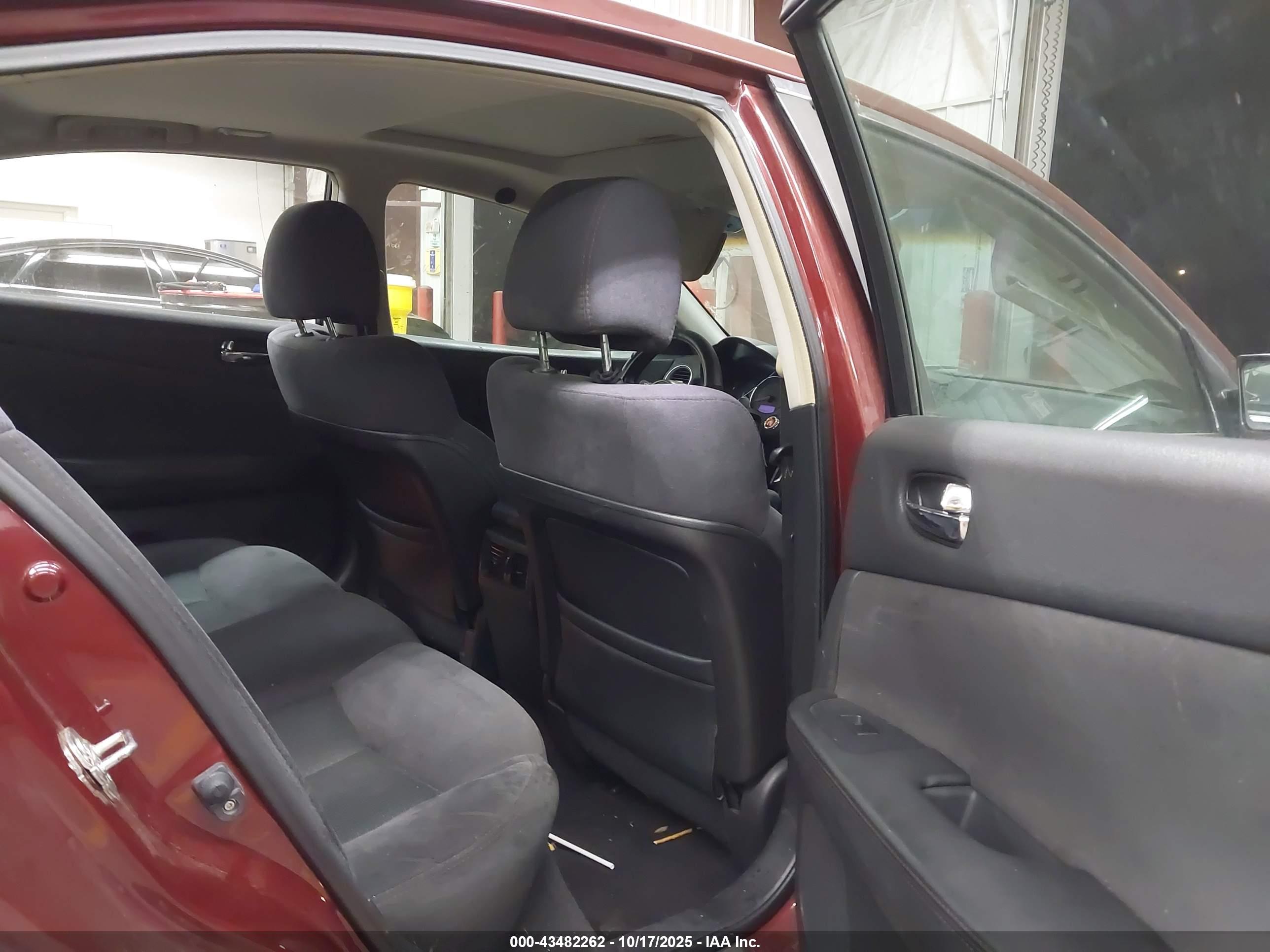 NISSAN MAXIMA image 8