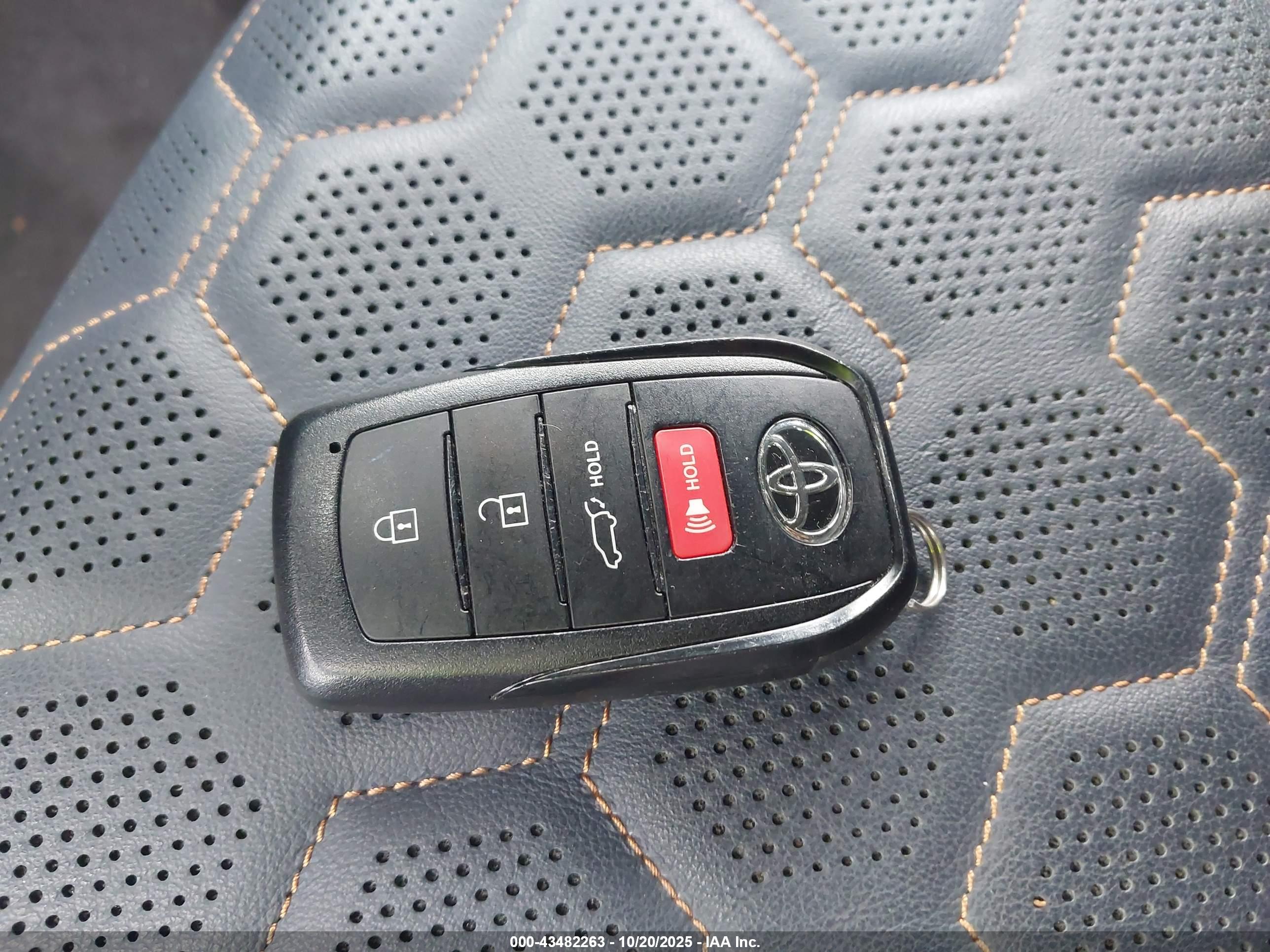 TOYOTA 4RUNNER image 11