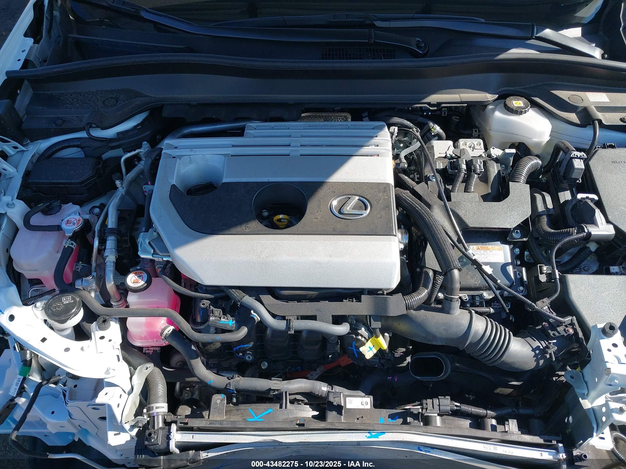 LEXUS UX image 10