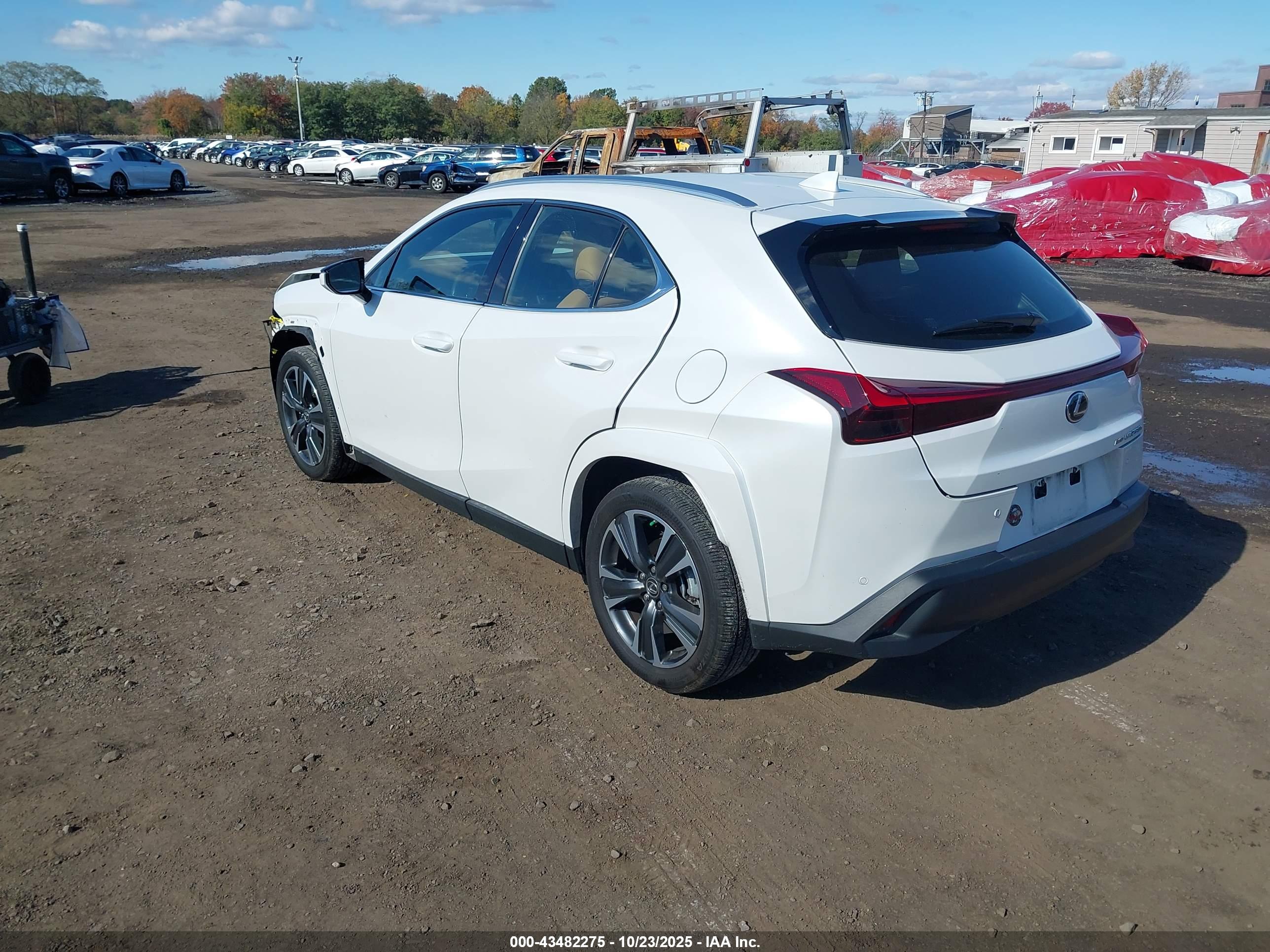 LEXUS UX image 3