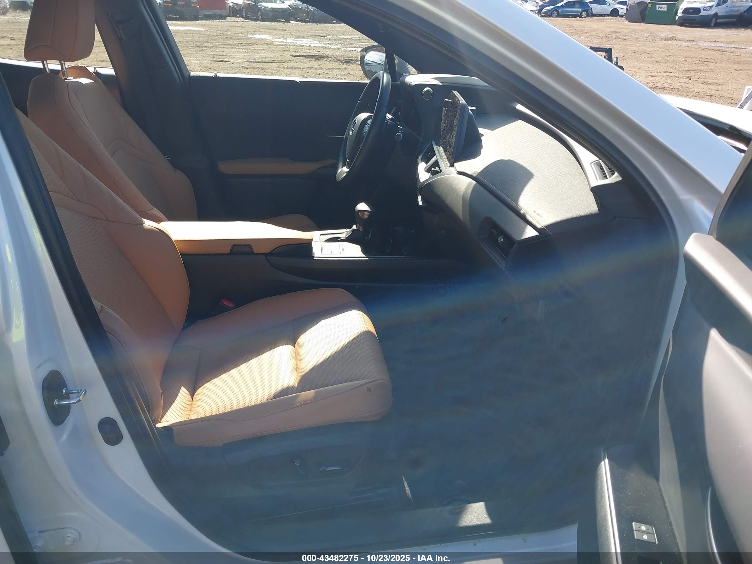 LEXUS UX image 5