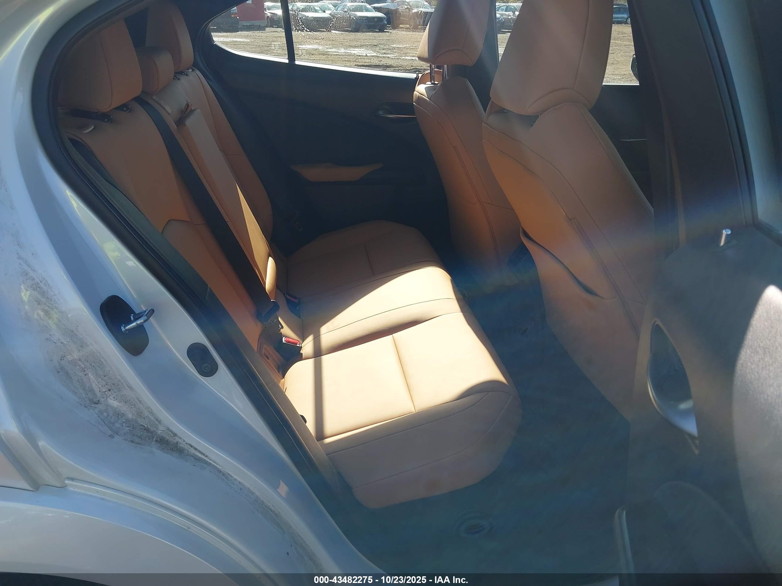 LEXUS UX image 8