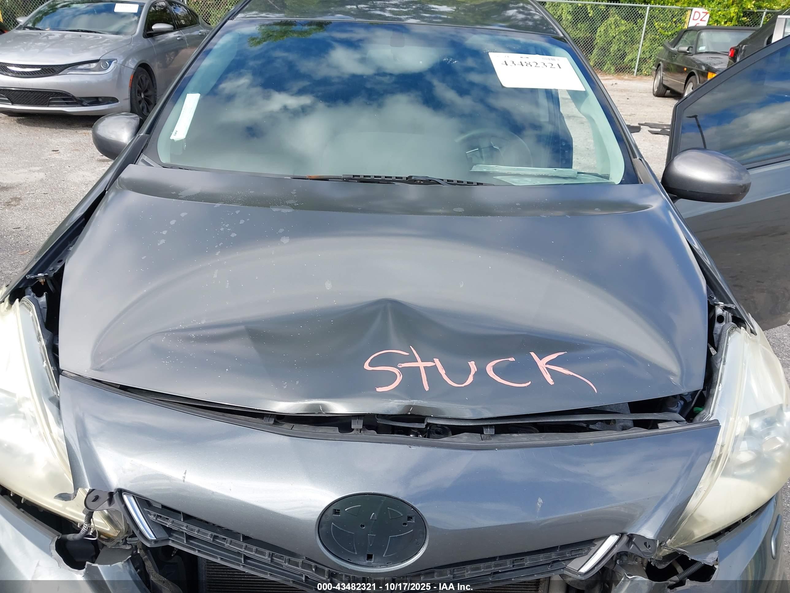 TOYOTA PRIUS image 10