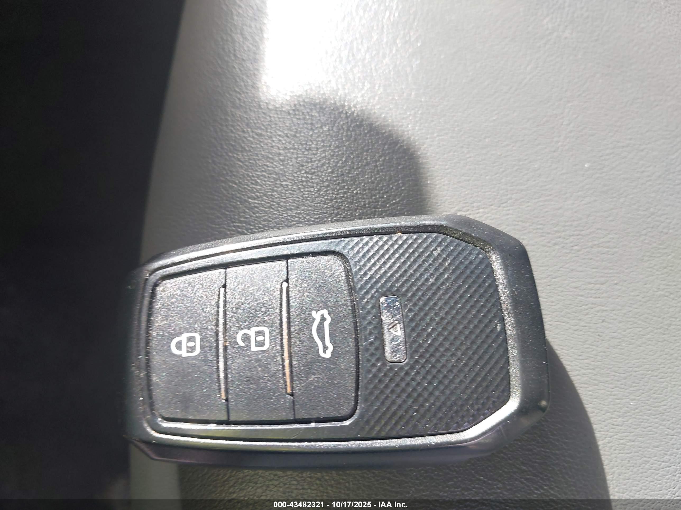 TOYOTA PRIUS image 11