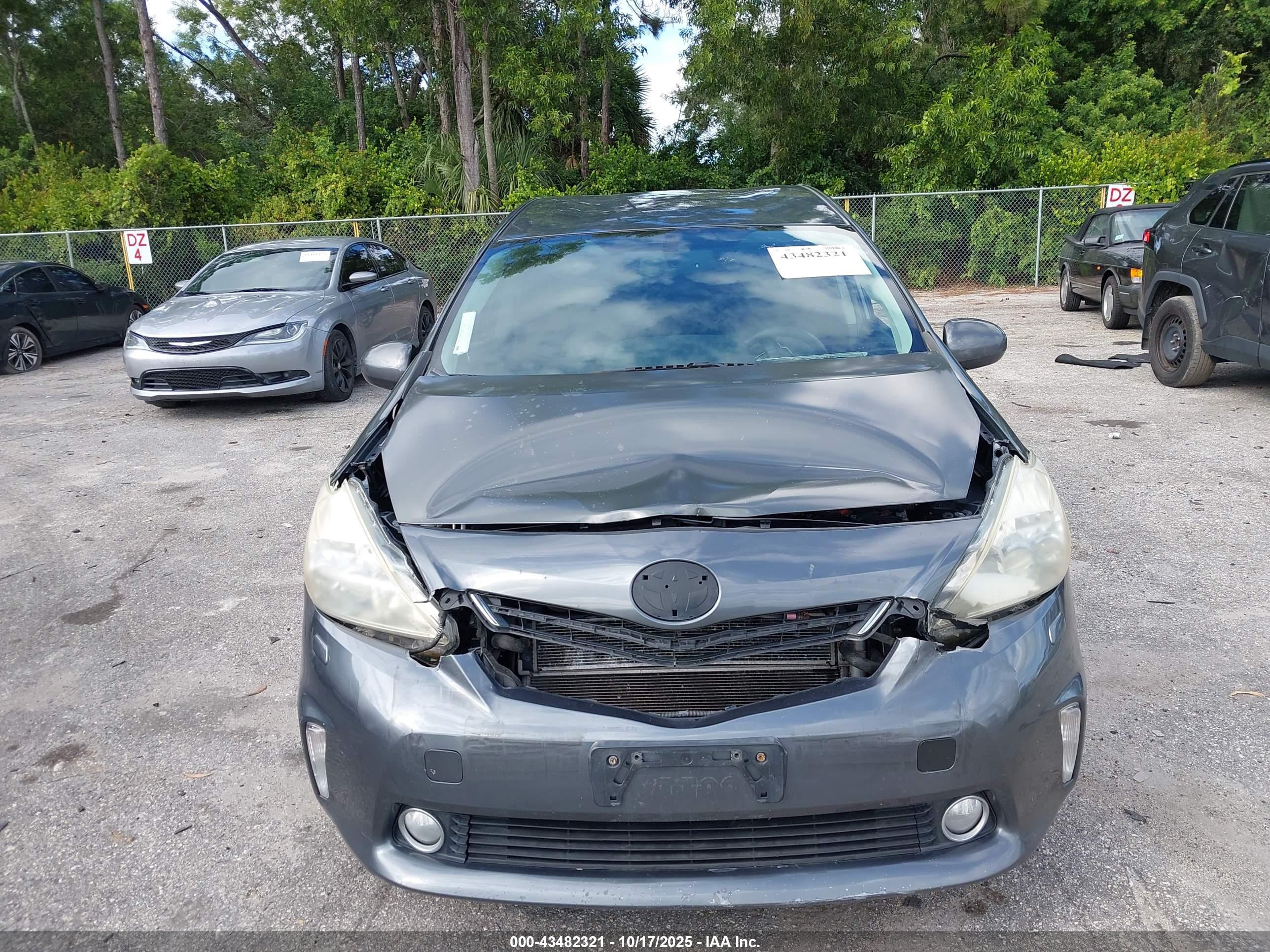 TOYOTA PRIUS image 6