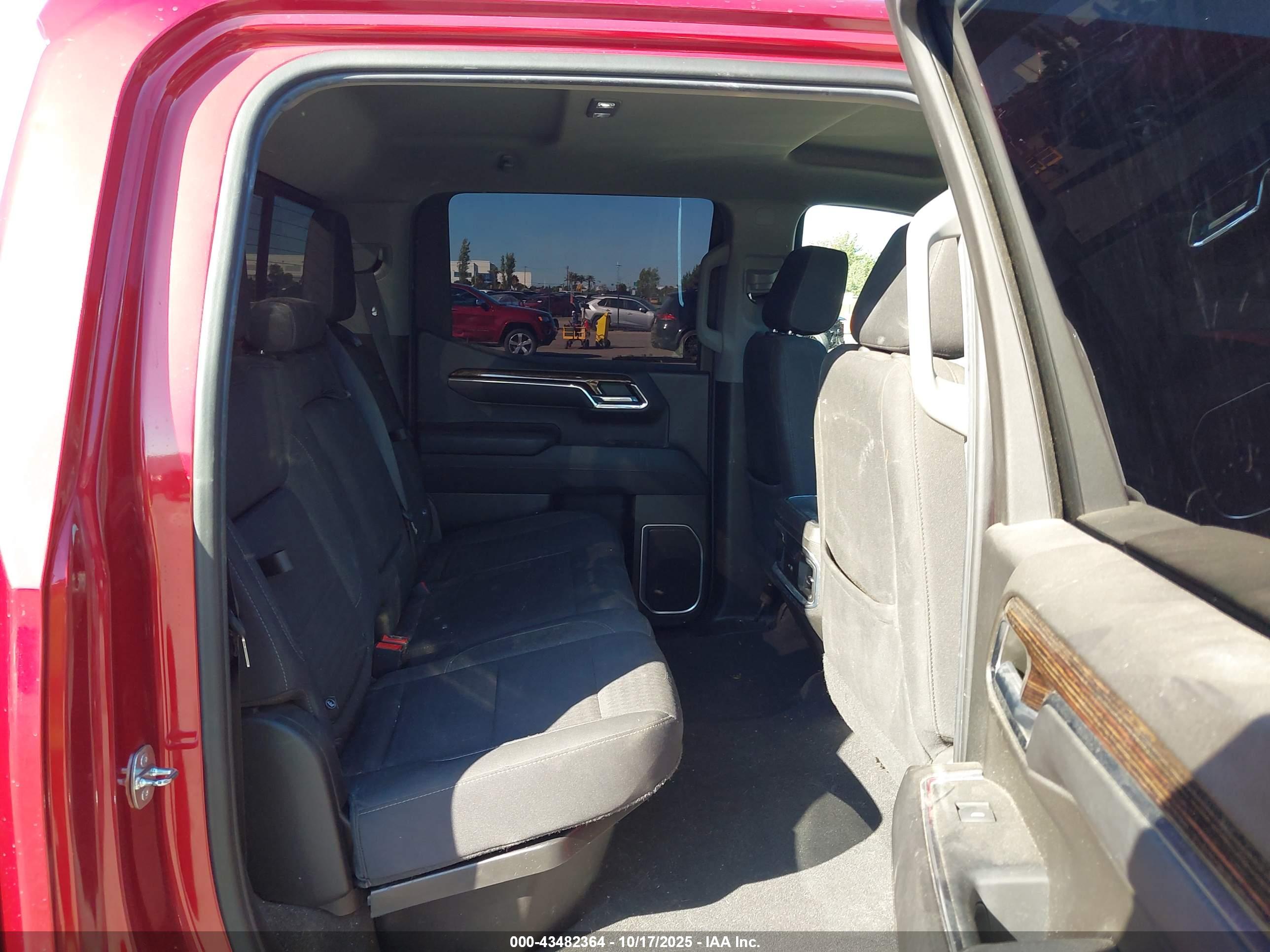GMC SIERRA image 8
