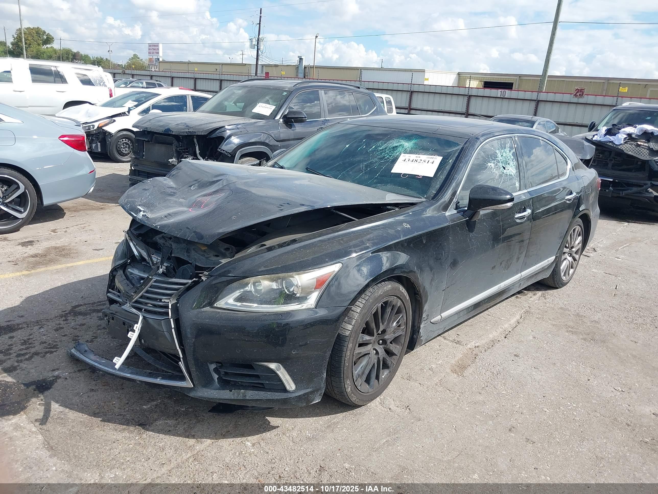 LEXUS LS image 2