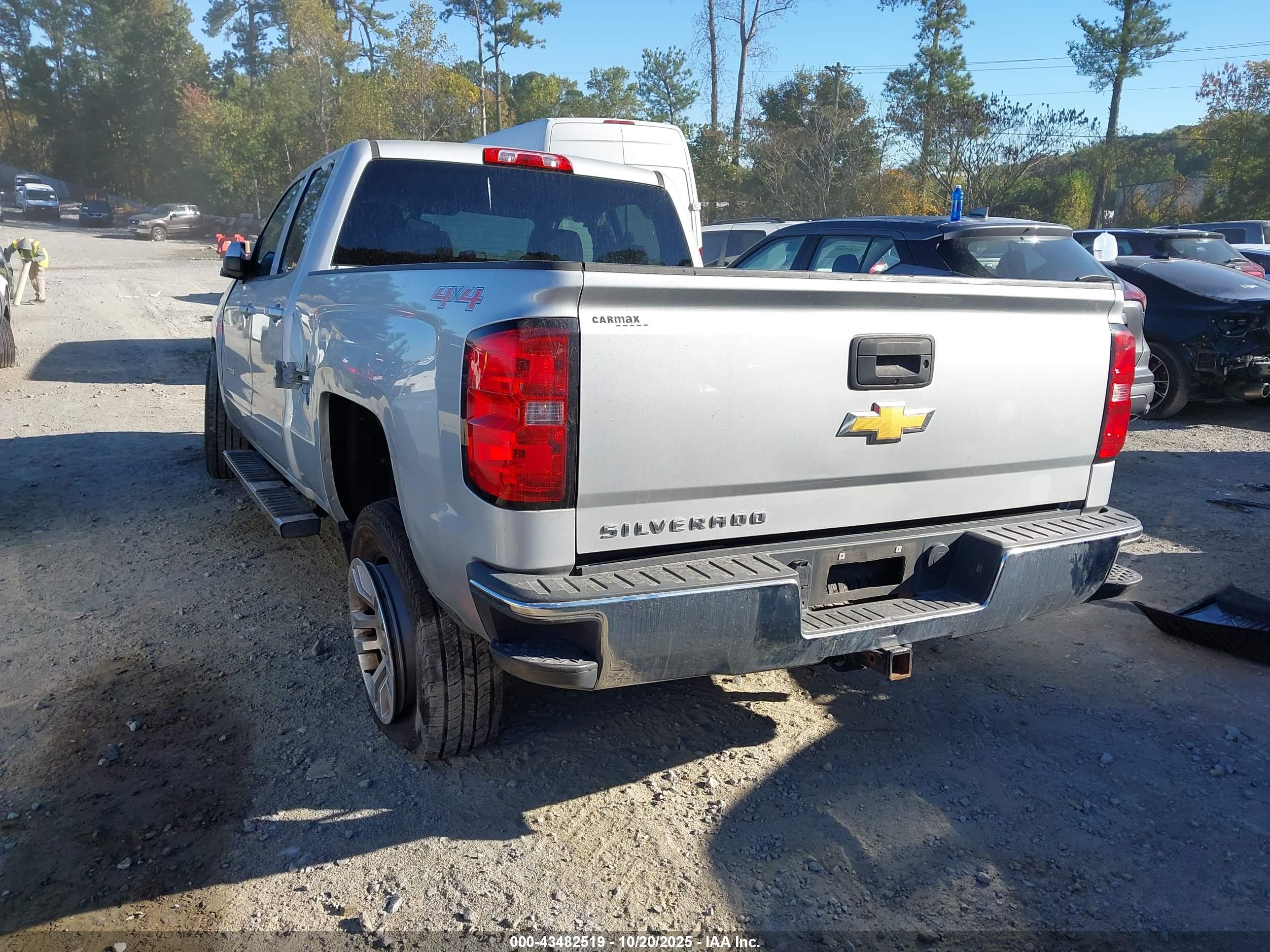 CHEVROLET SILVERADO image 3