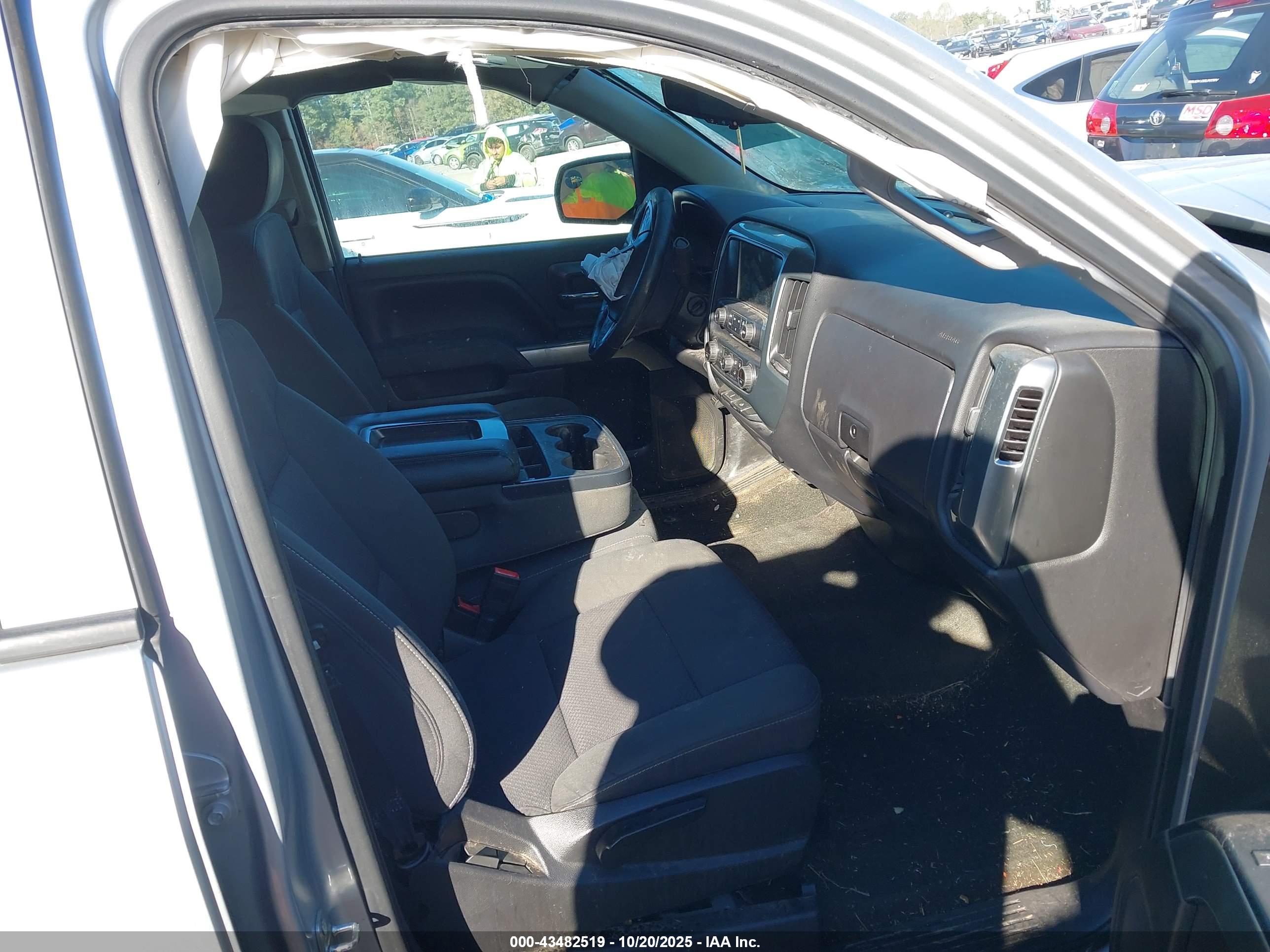 CHEVROLET SILVERADO image 5