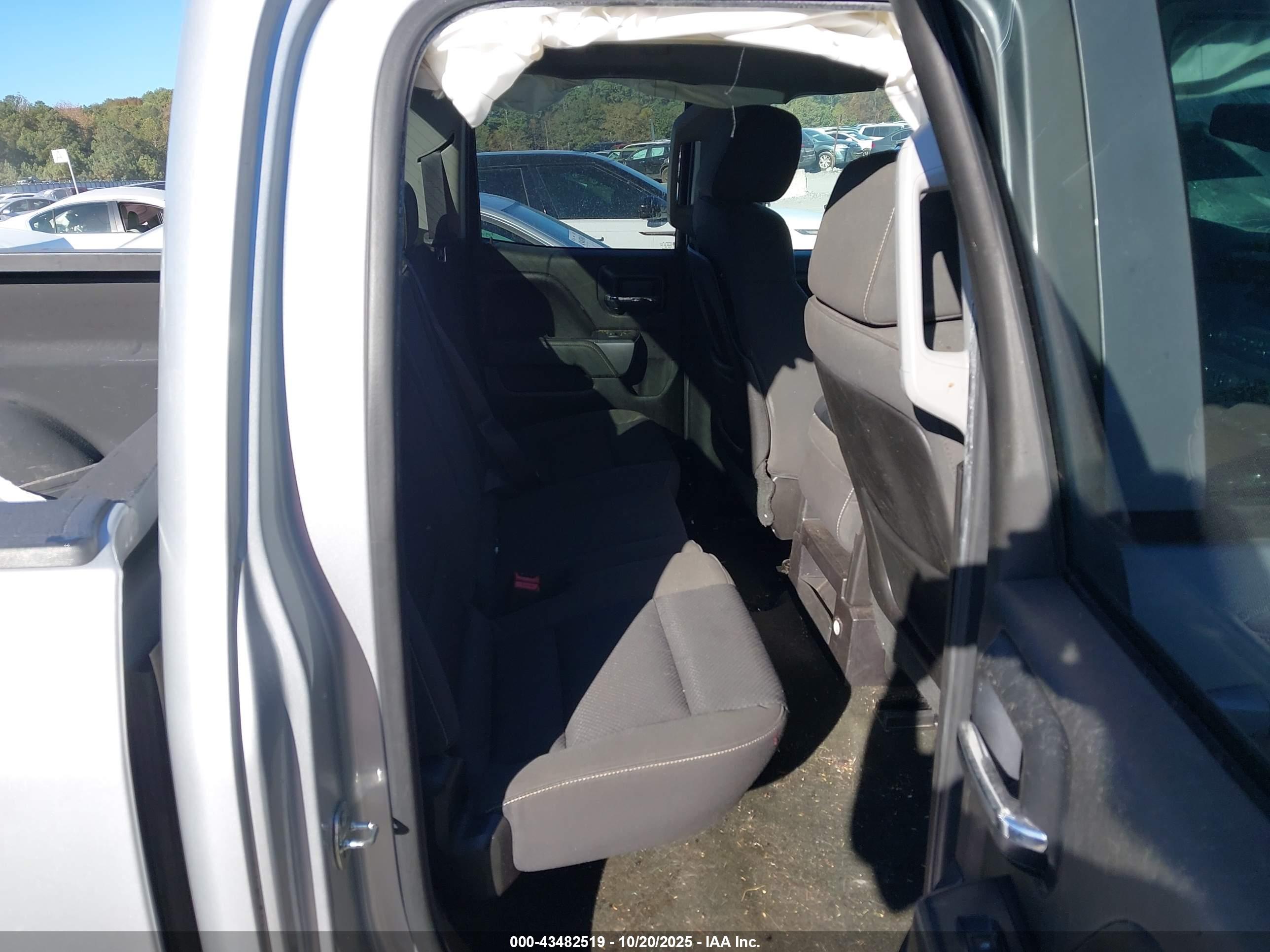 CHEVROLET SILVERADO image 8
