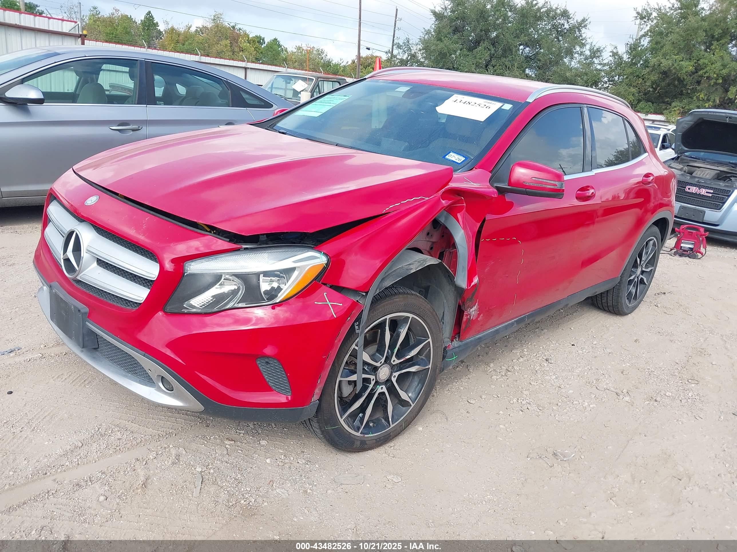 MERCEDES-BENZ GLA image 2