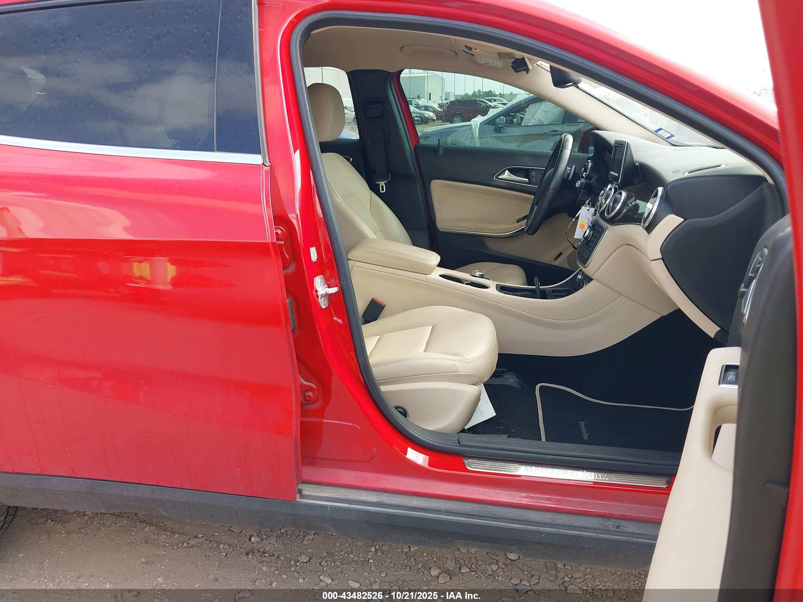 MERCEDES-BENZ GLA image 5