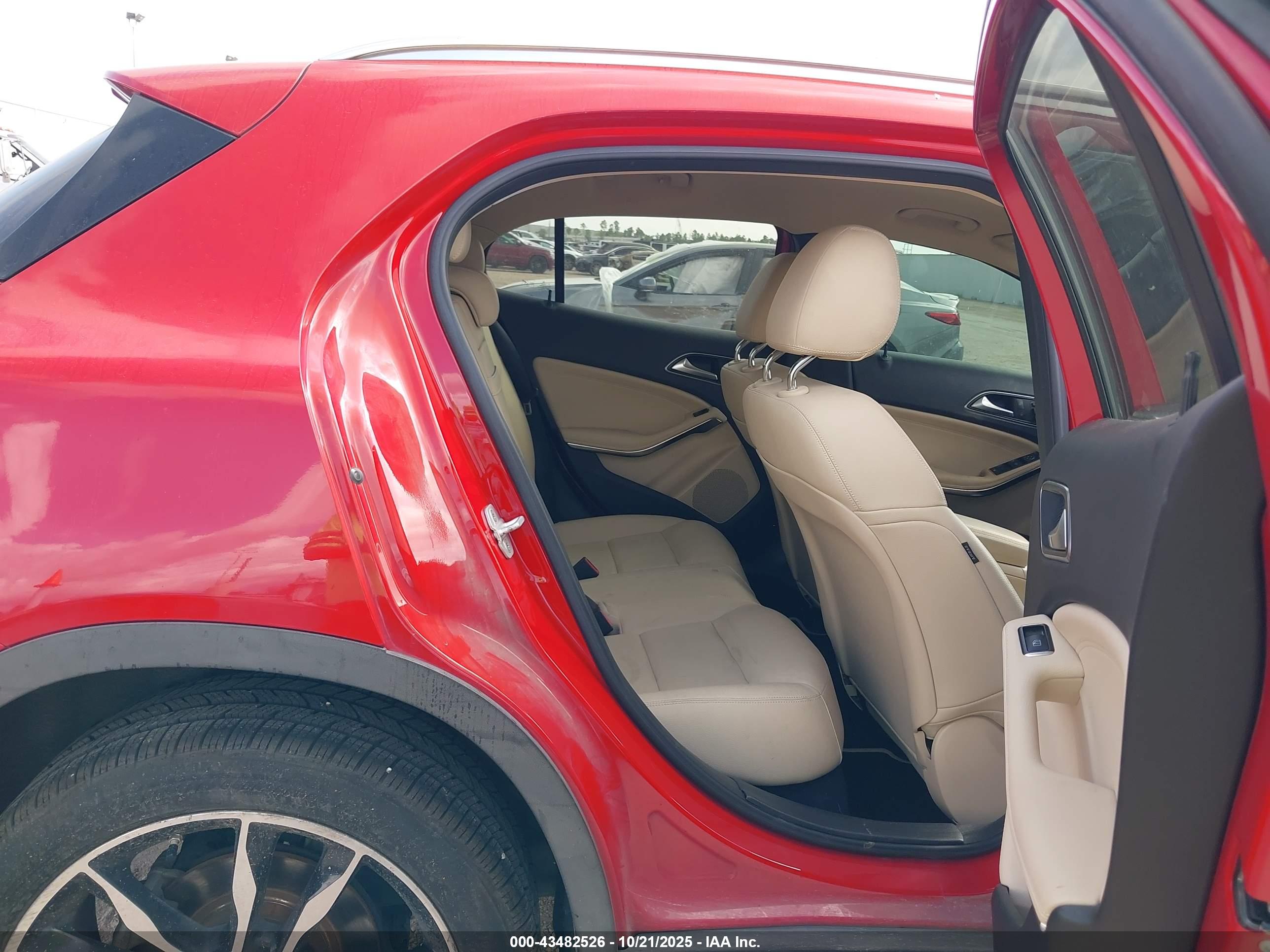 MERCEDES-BENZ GLA image 8