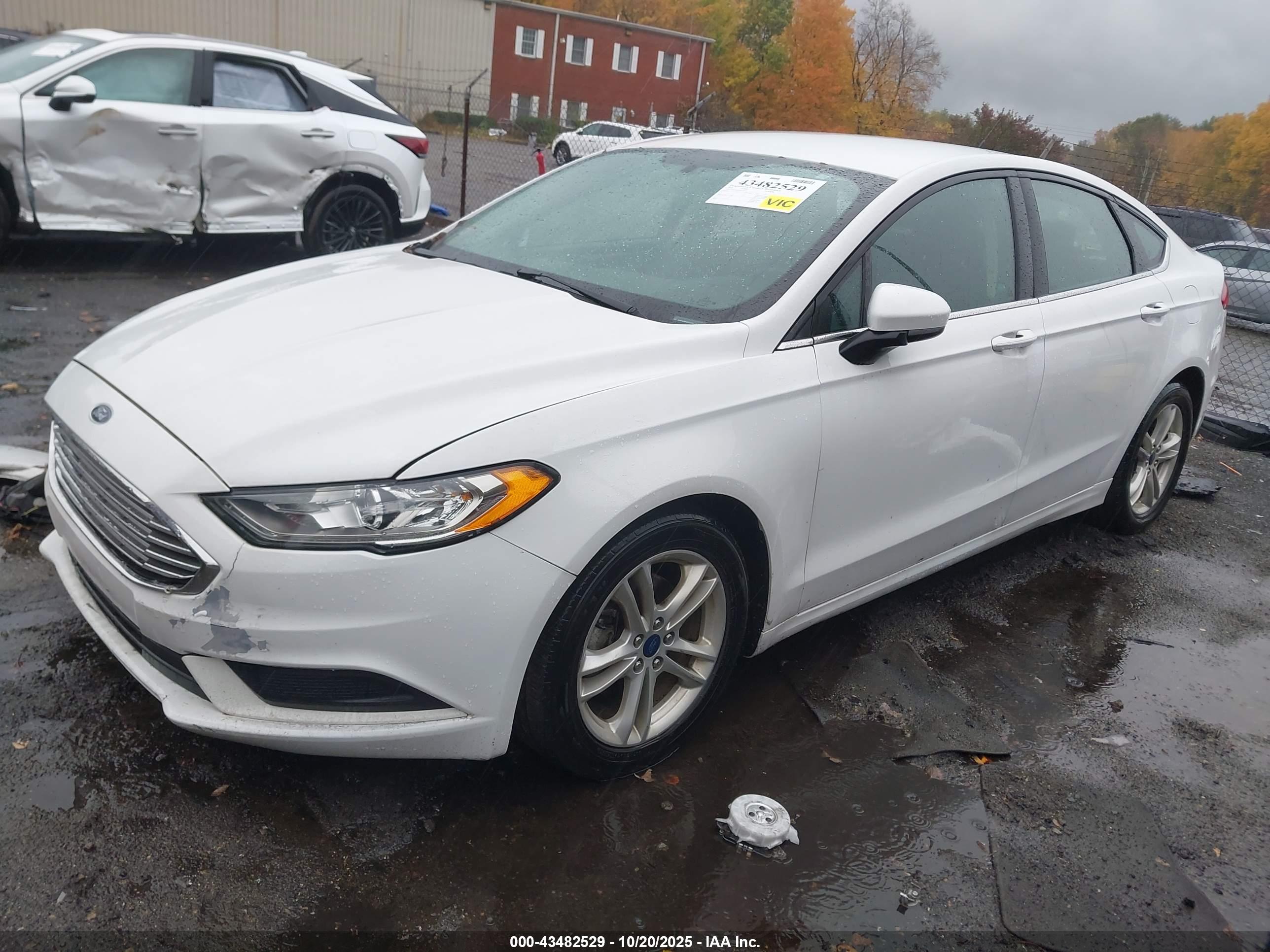 FORD FUSION image 2