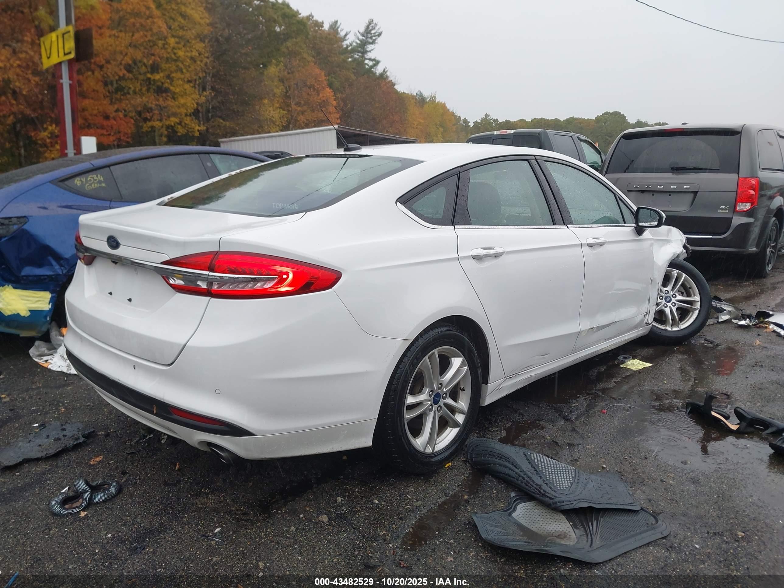 FORD FUSION image 4
