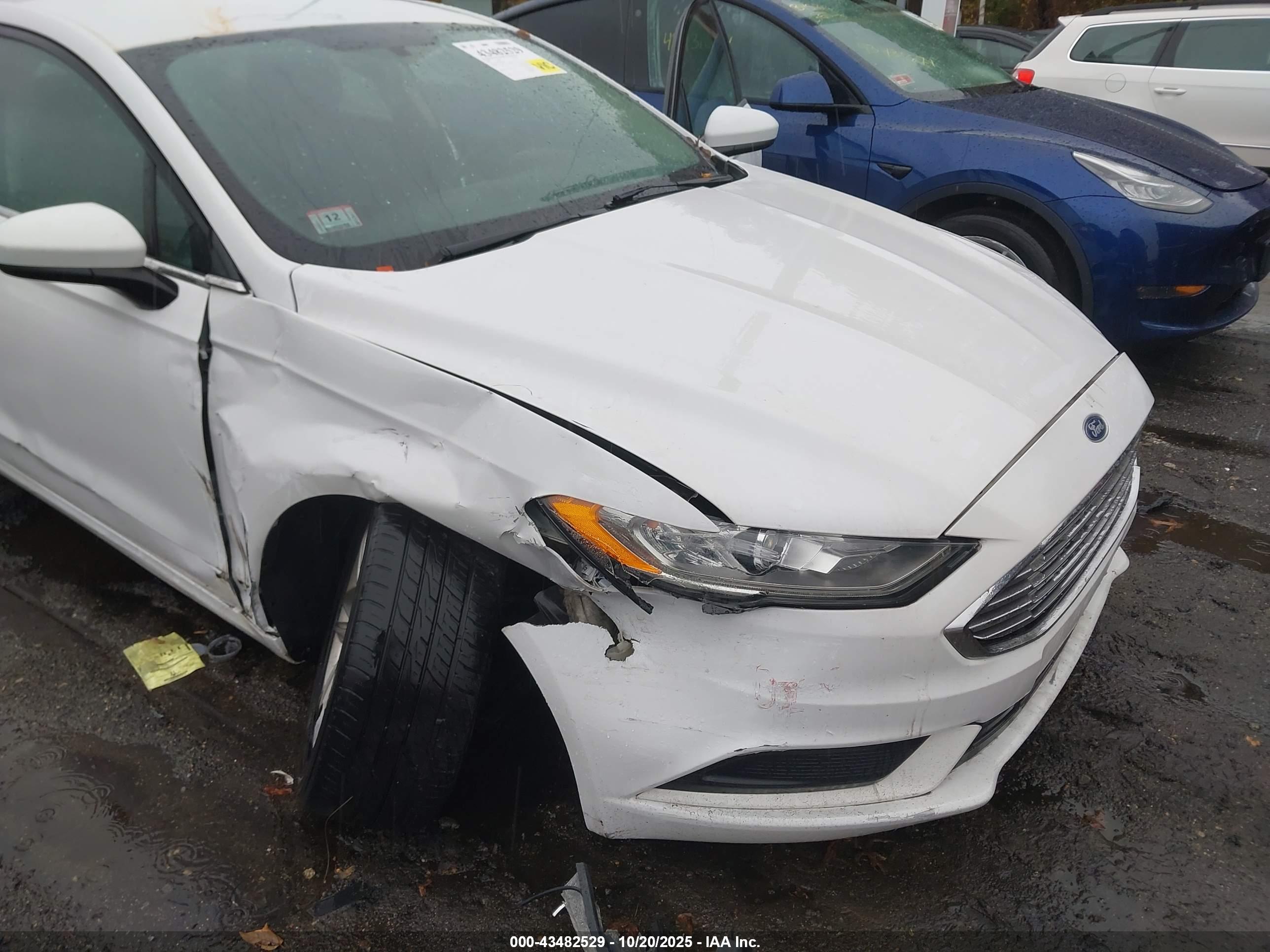 FORD FUSION image 6