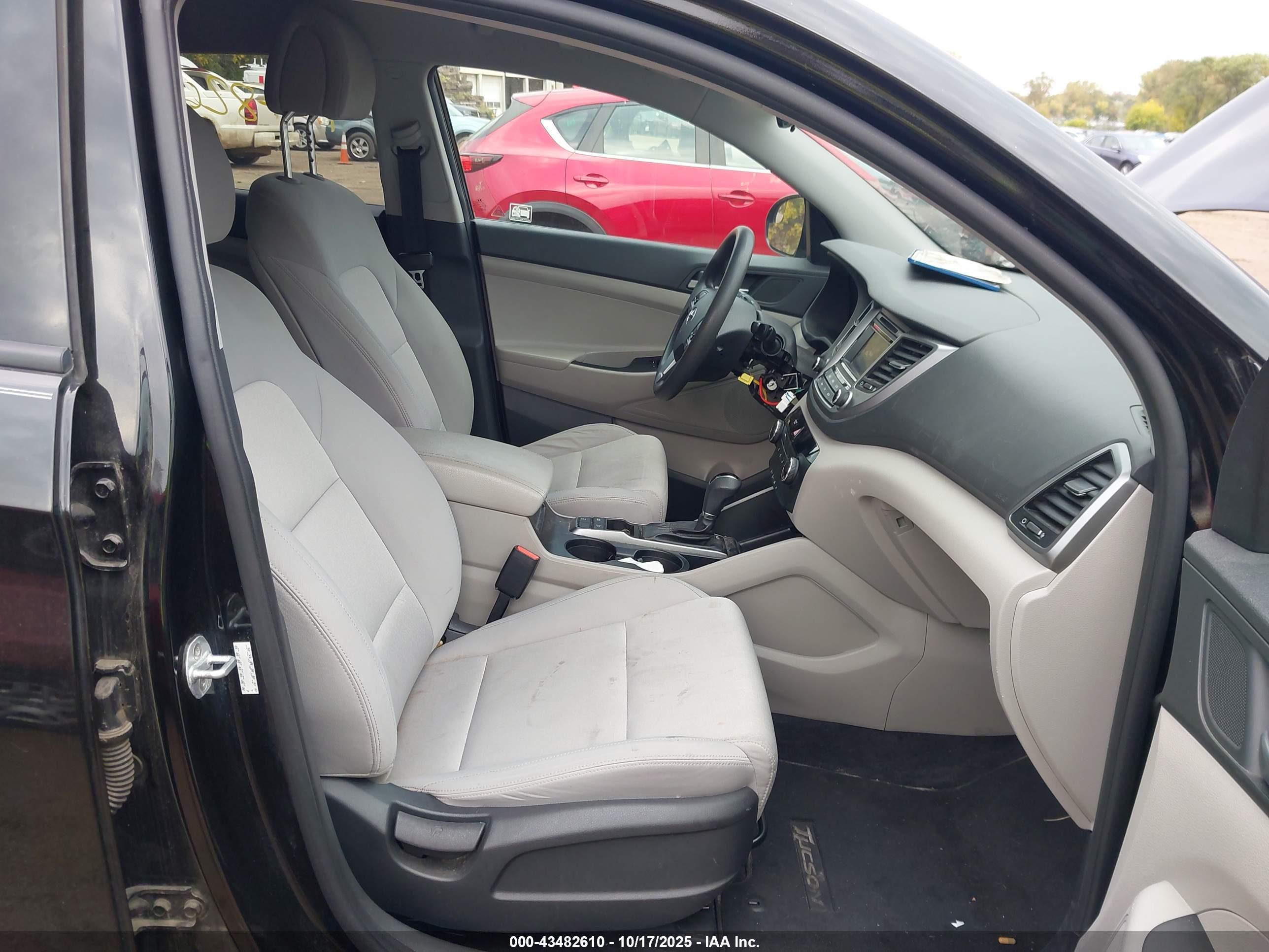 HYUNDAI TUCSON image 5
