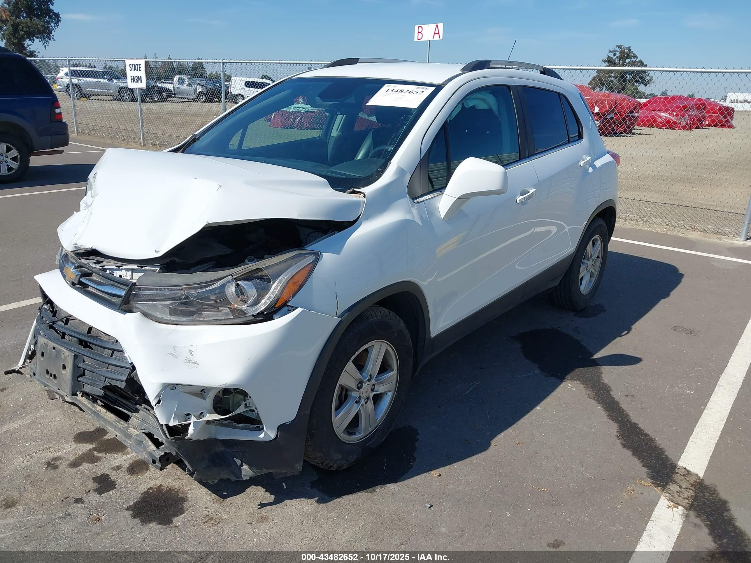 CHEVROLET TRAX image 2