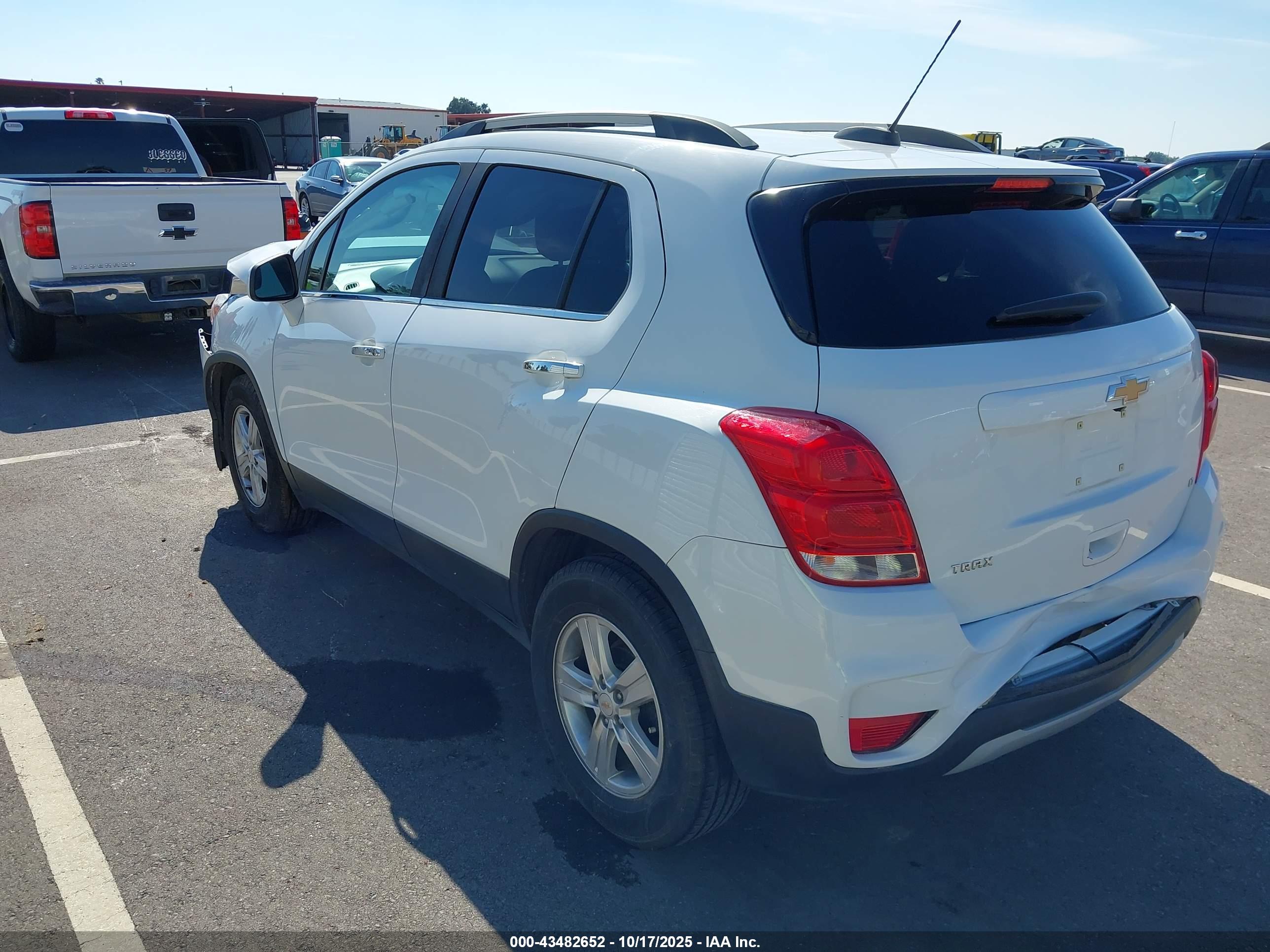 CHEVROLET TRAX image 3