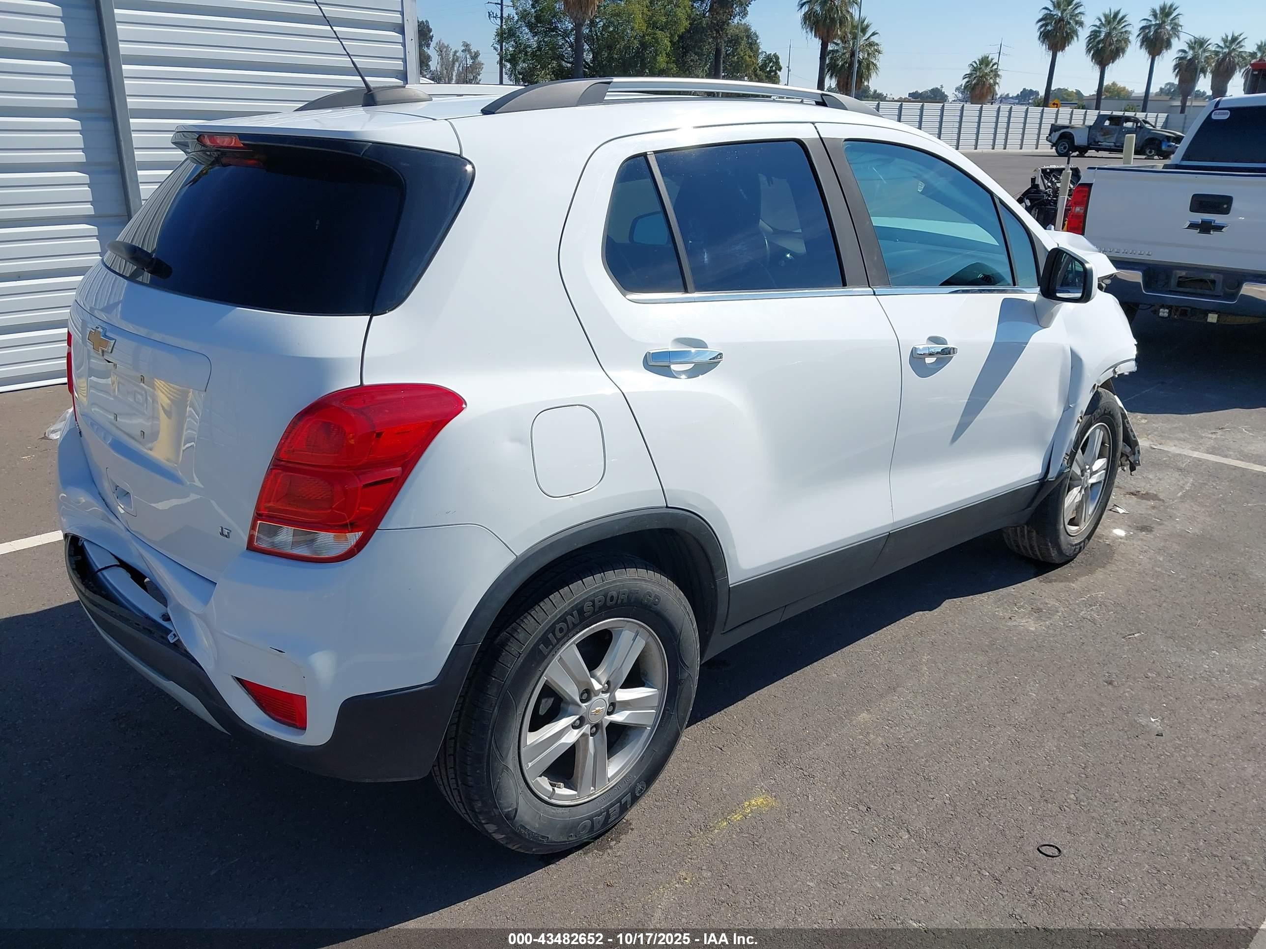 CHEVROLET TRAX image 4