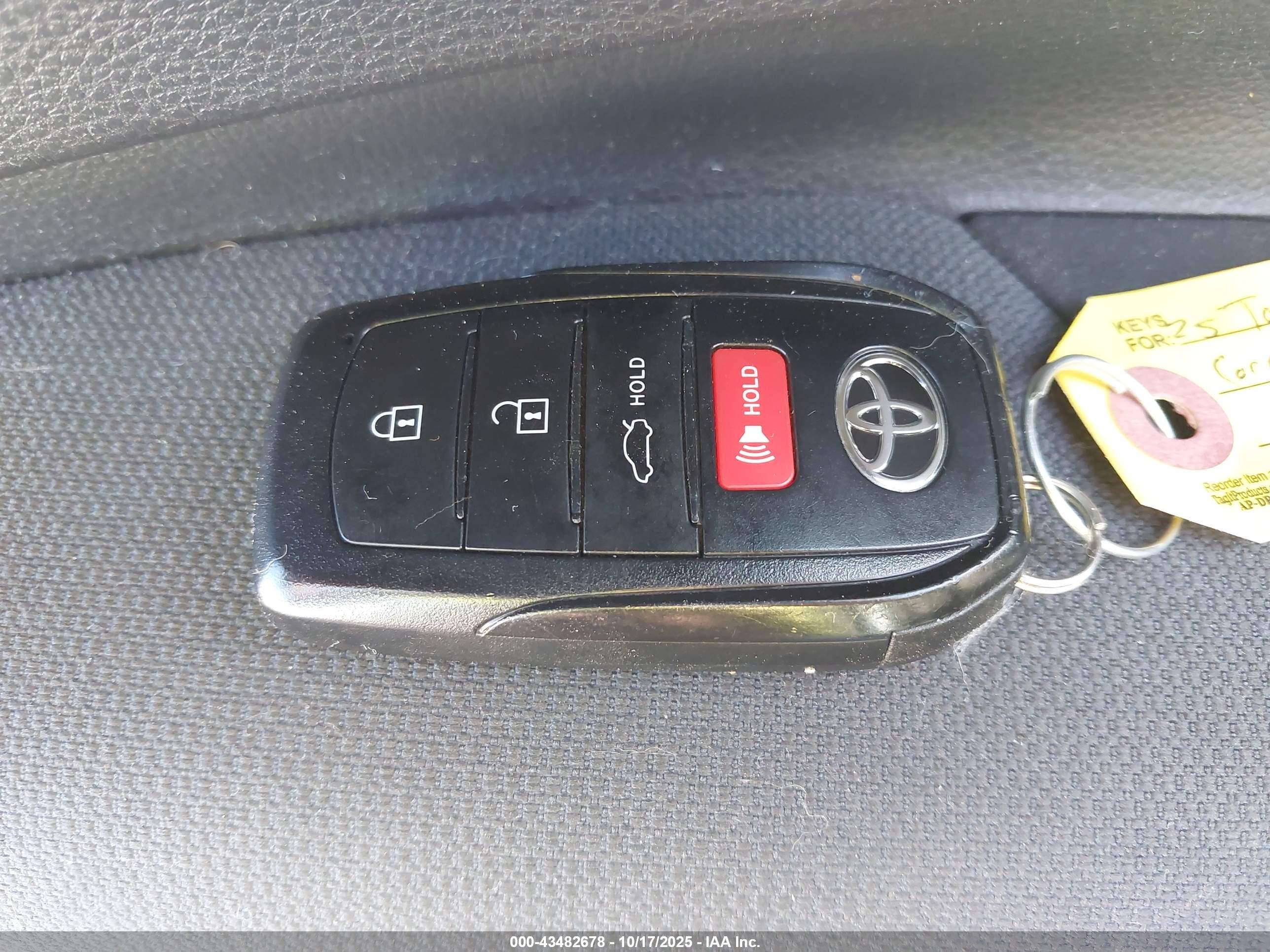 TOYOTA COROLLA image 11