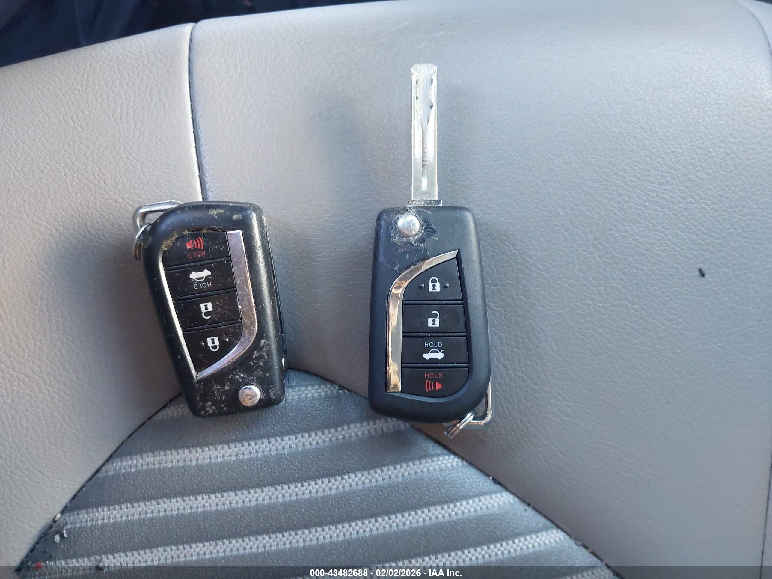 TOYOTA CAMRY image 11