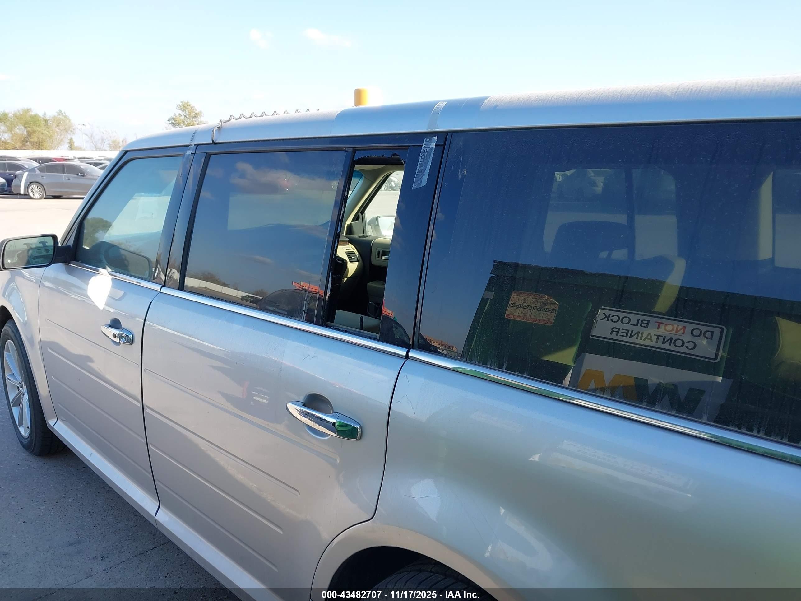 FORD FLEX image 6