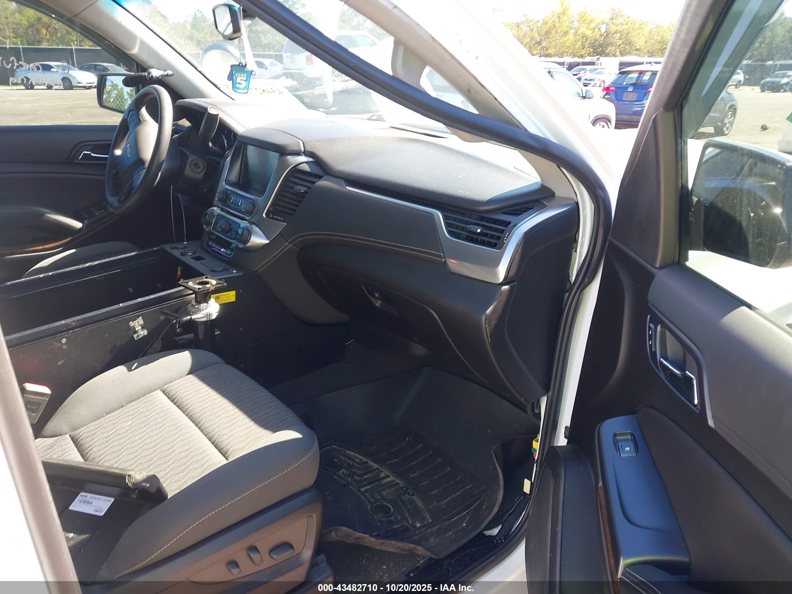 CHEVROLET TAHOE image 5