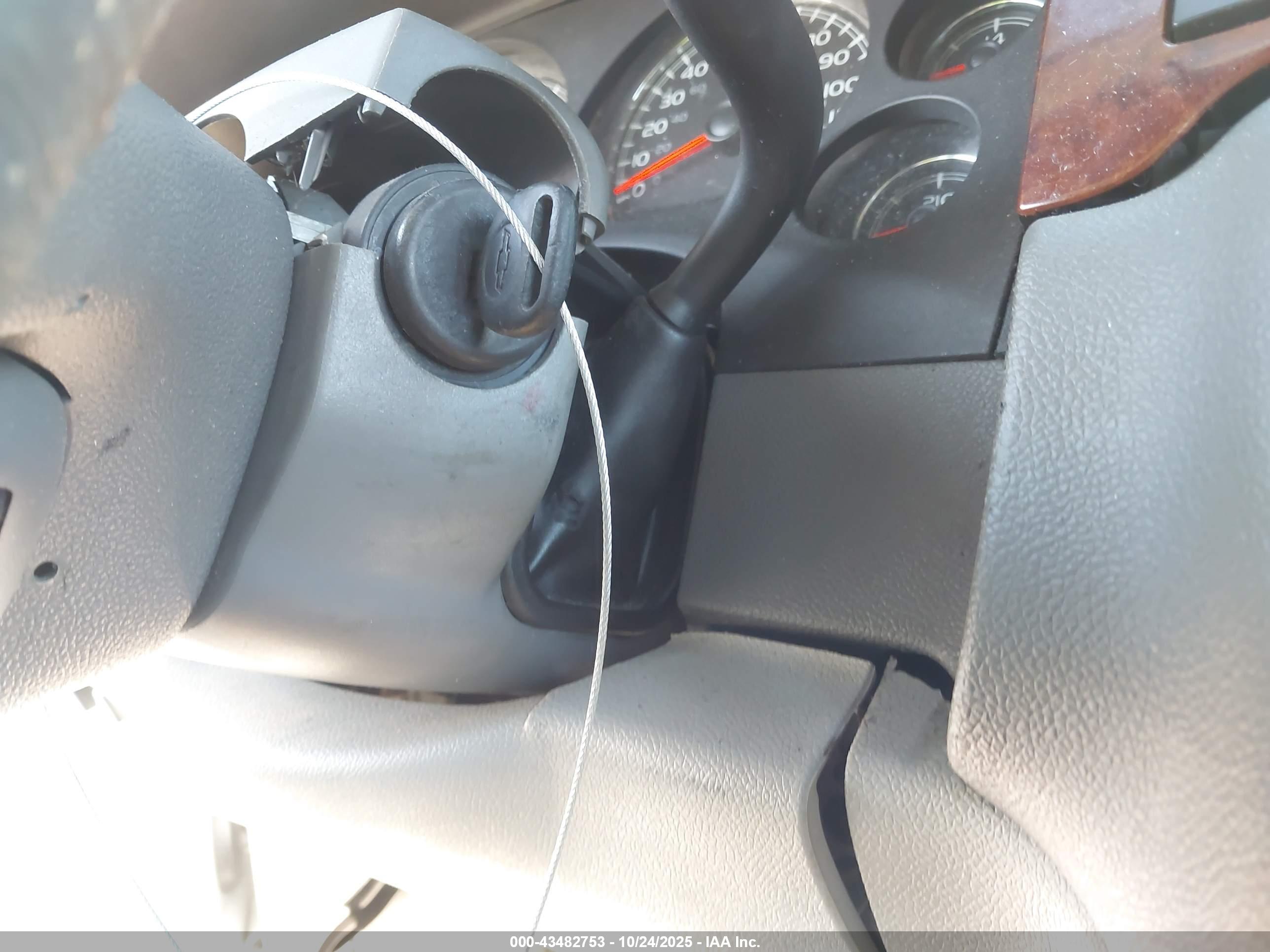 CHEVROLET SUBURBAN image 11