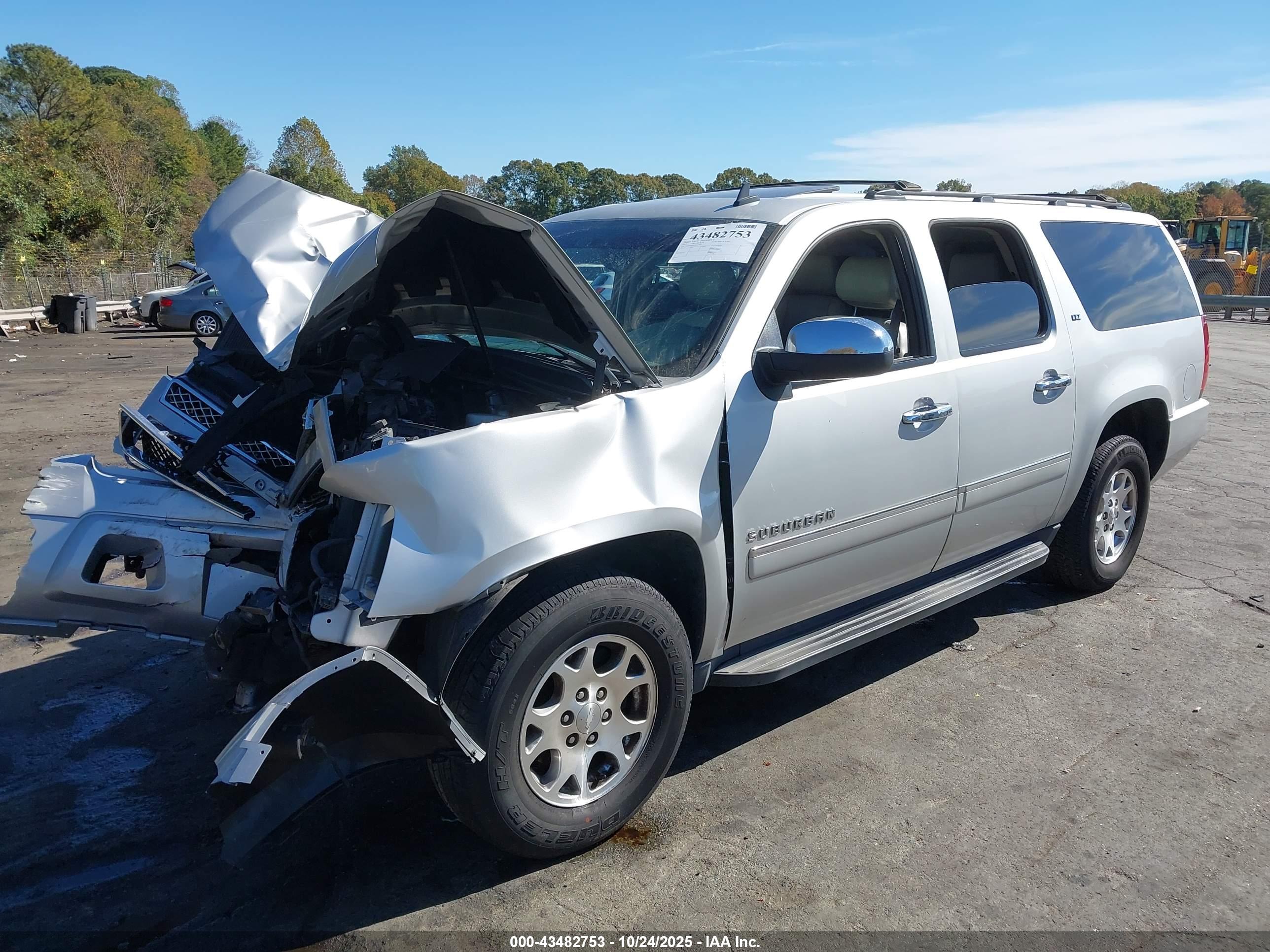 CHEVROLET SUBURBAN image 2