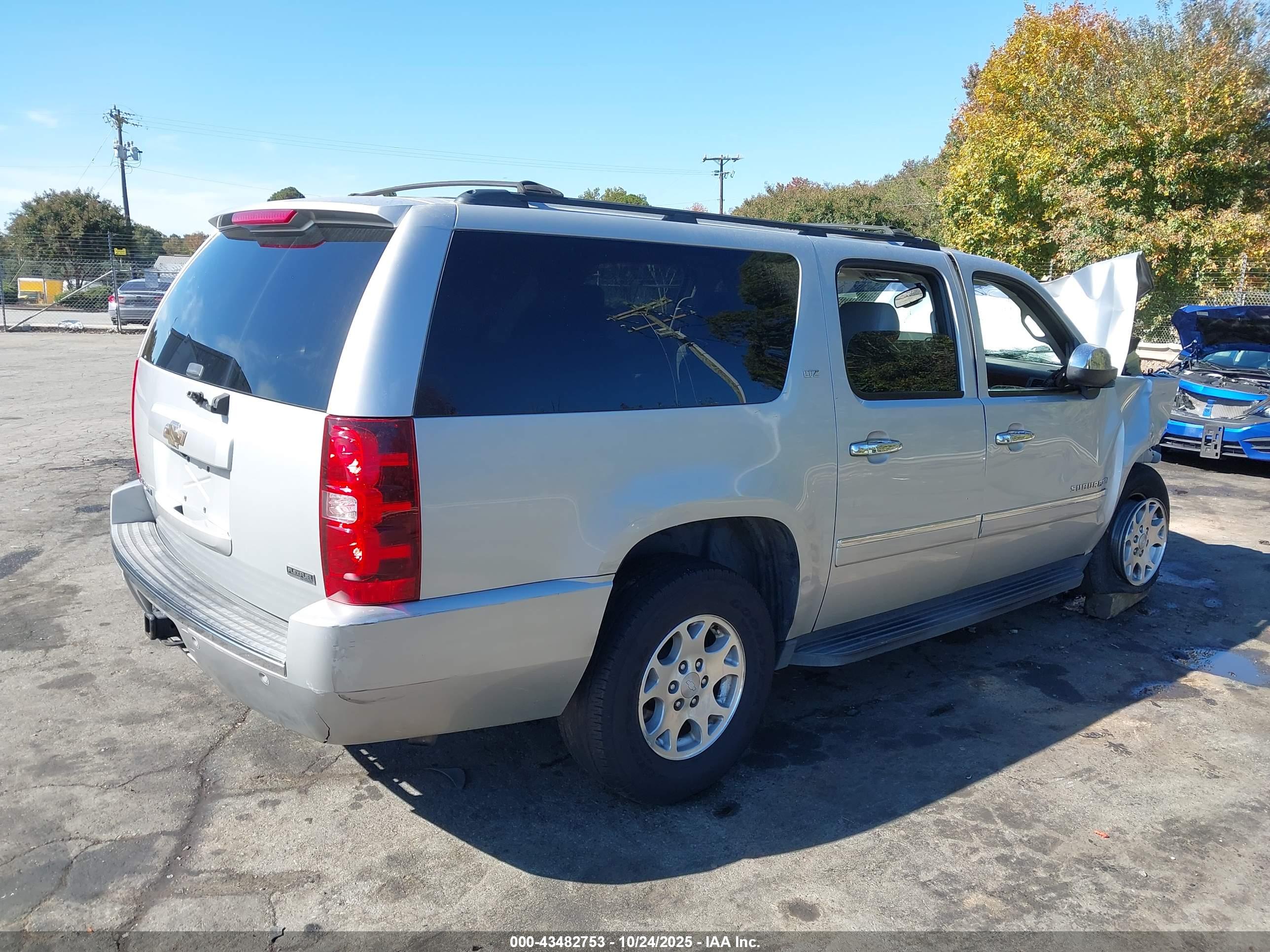 CHEVROLET SUBURBAN image 4