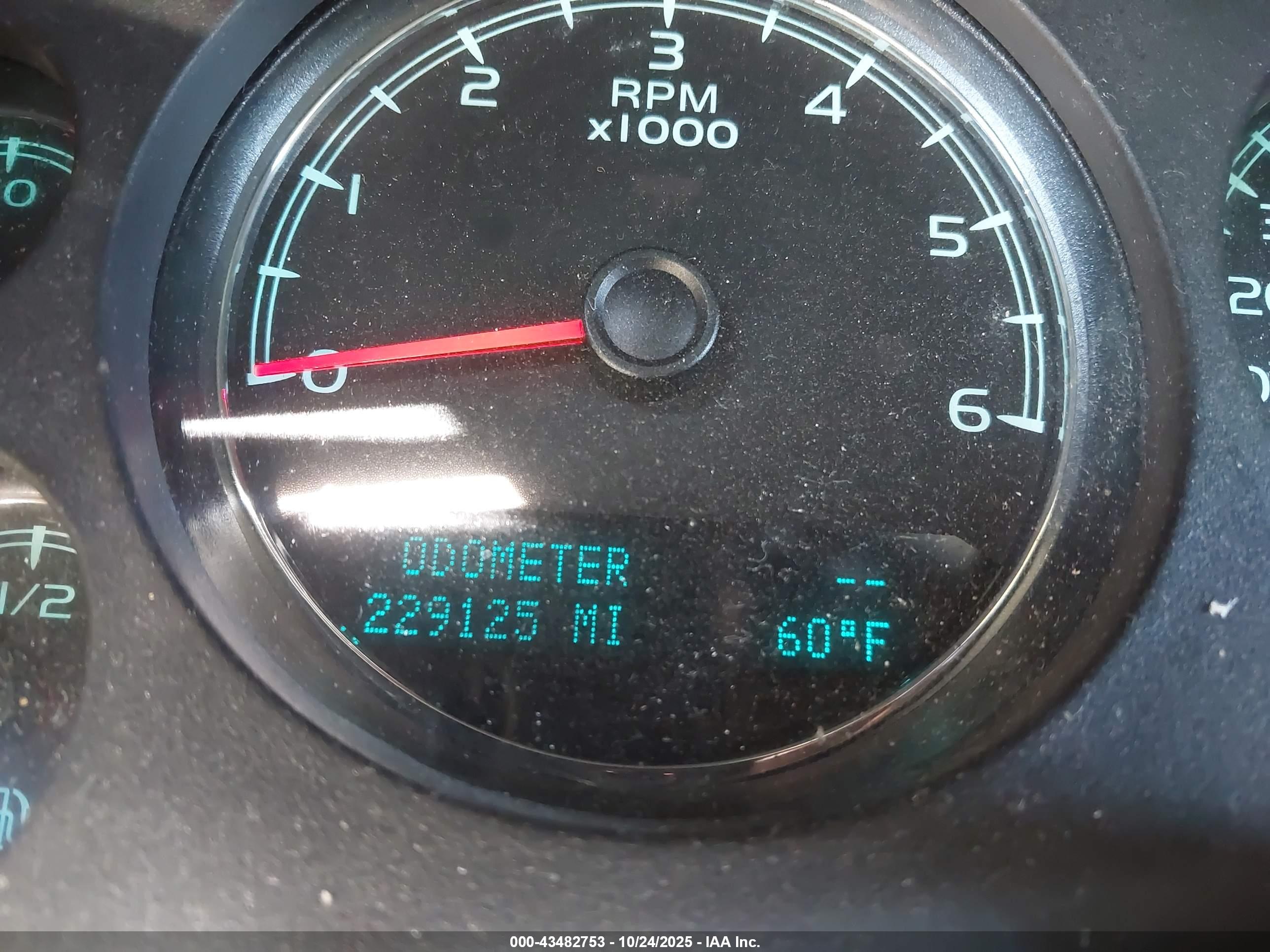 CHEVROLET SUBURBAN image 7