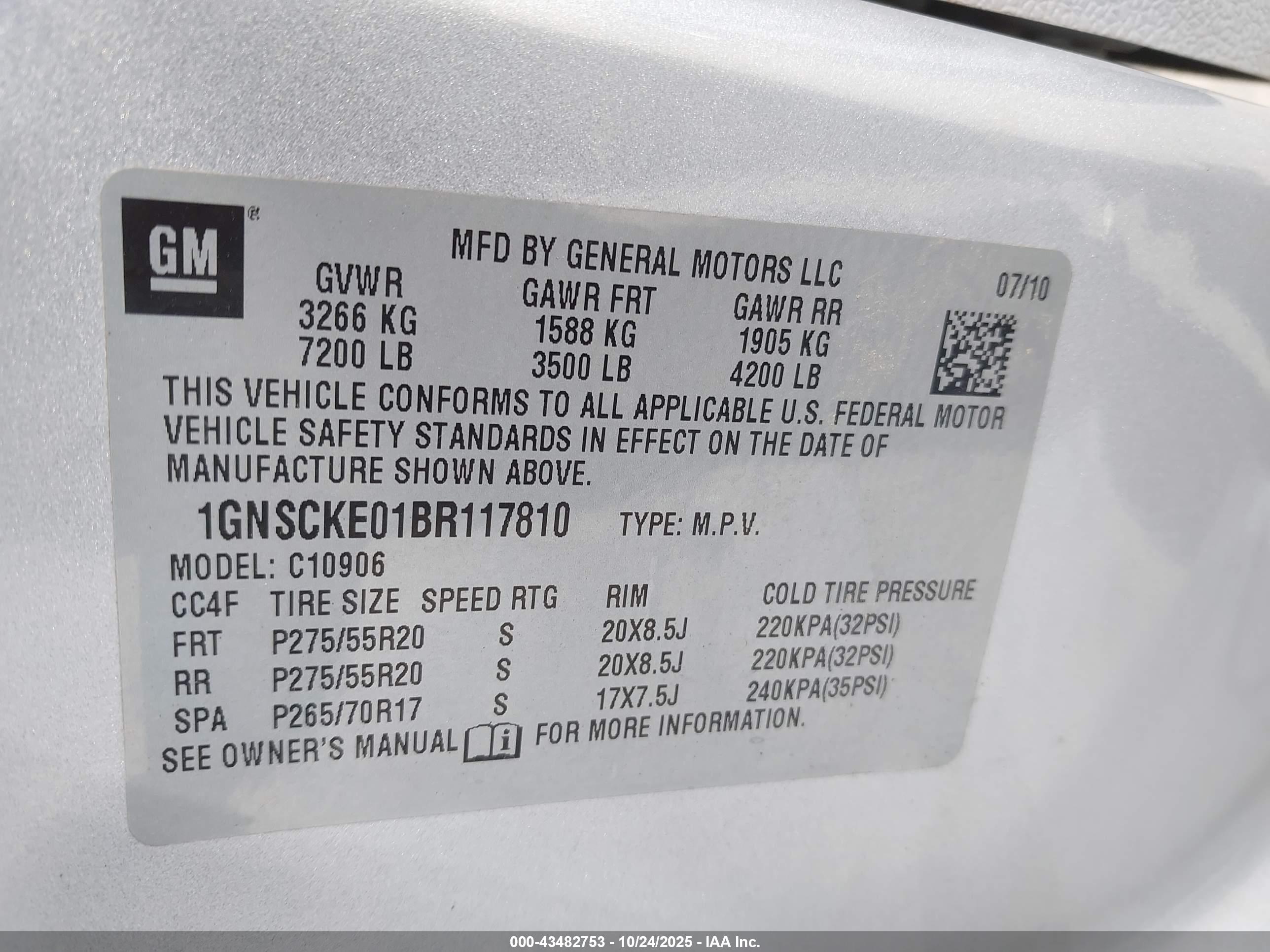 CHEVROLET SUBURBAN image 9