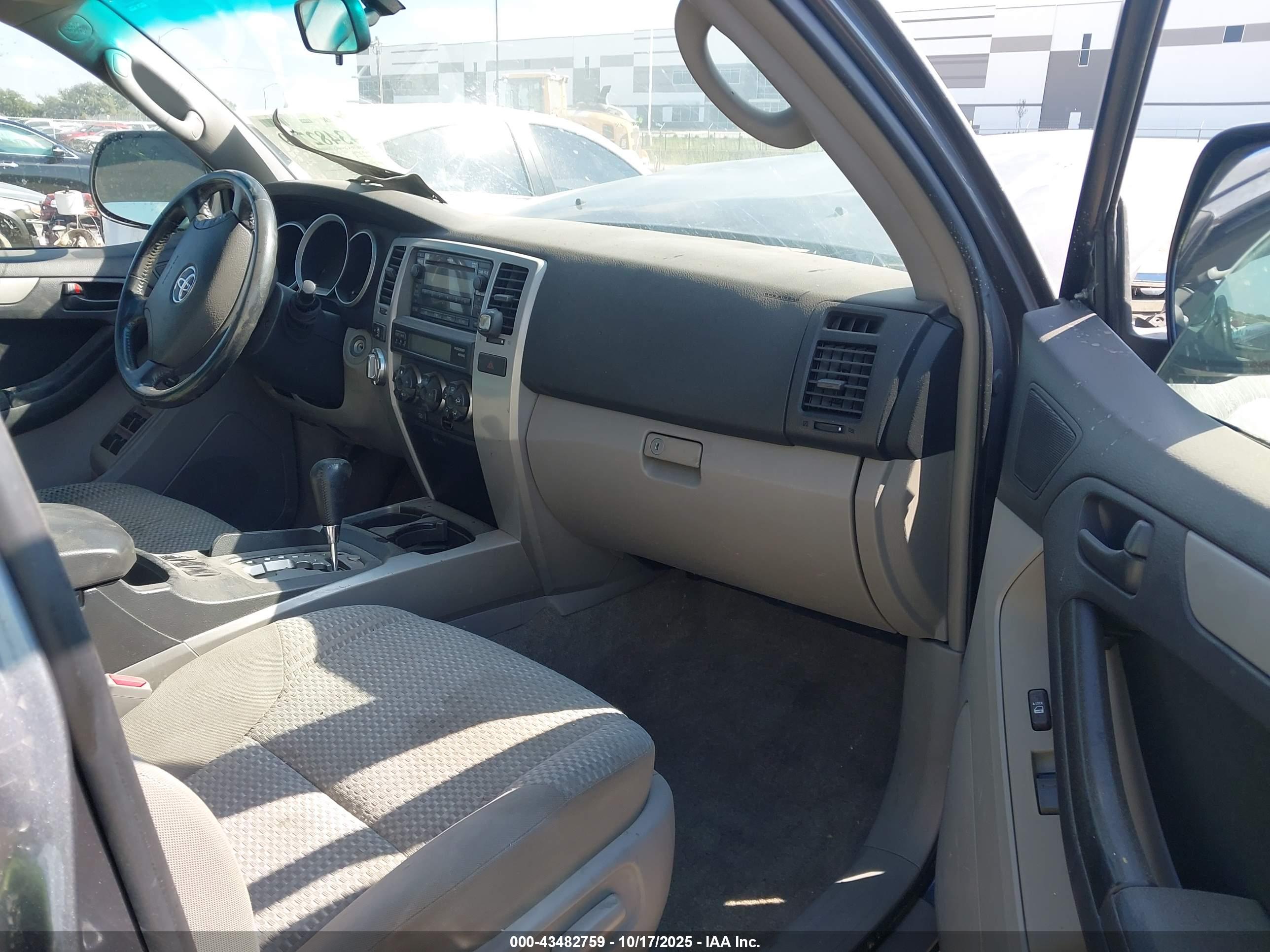 TOYOTA 4RUNNER image 5