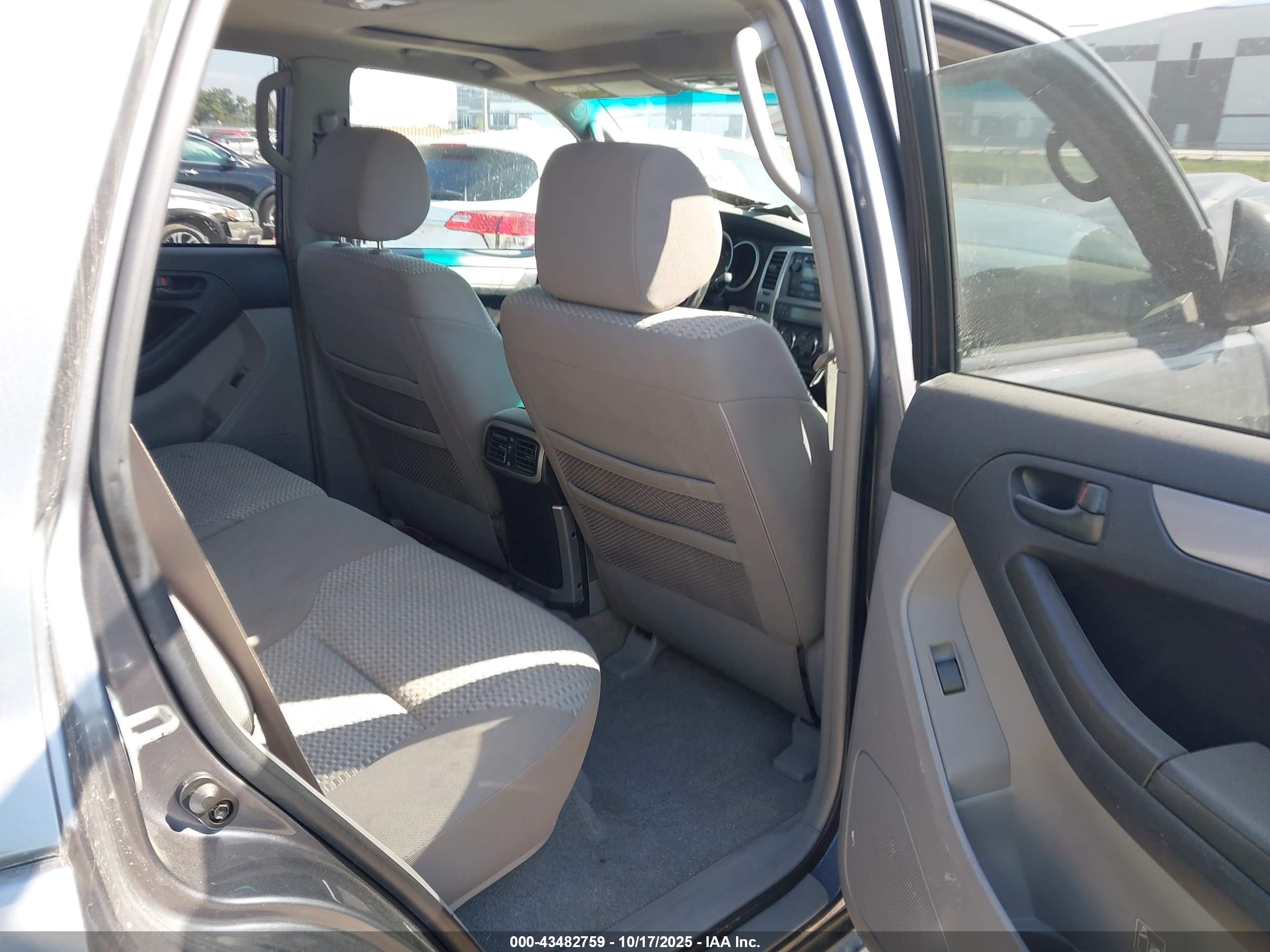 TOYOTA 4RUNNER image 8