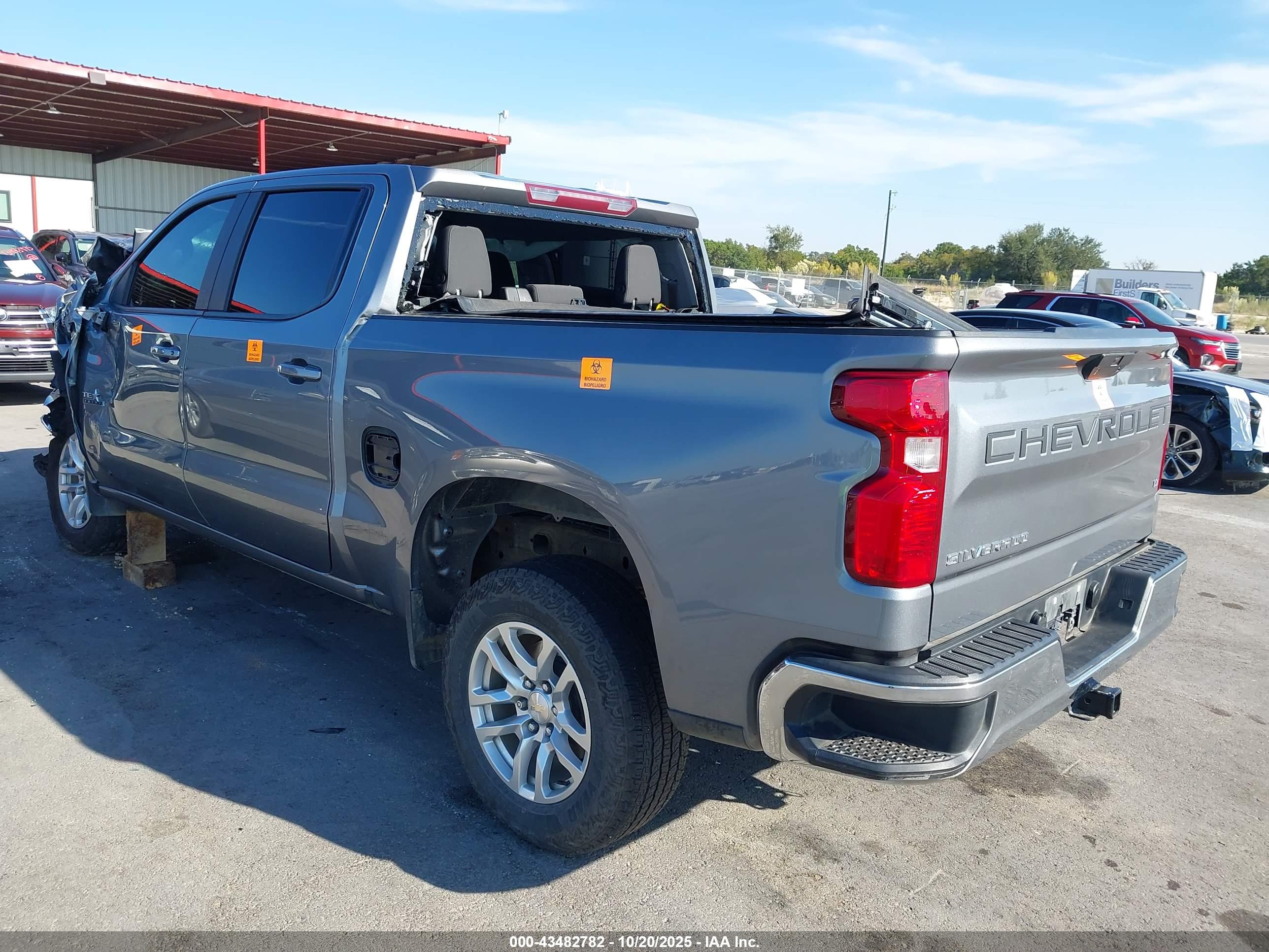 CHEVROLET SILVERADO image 3