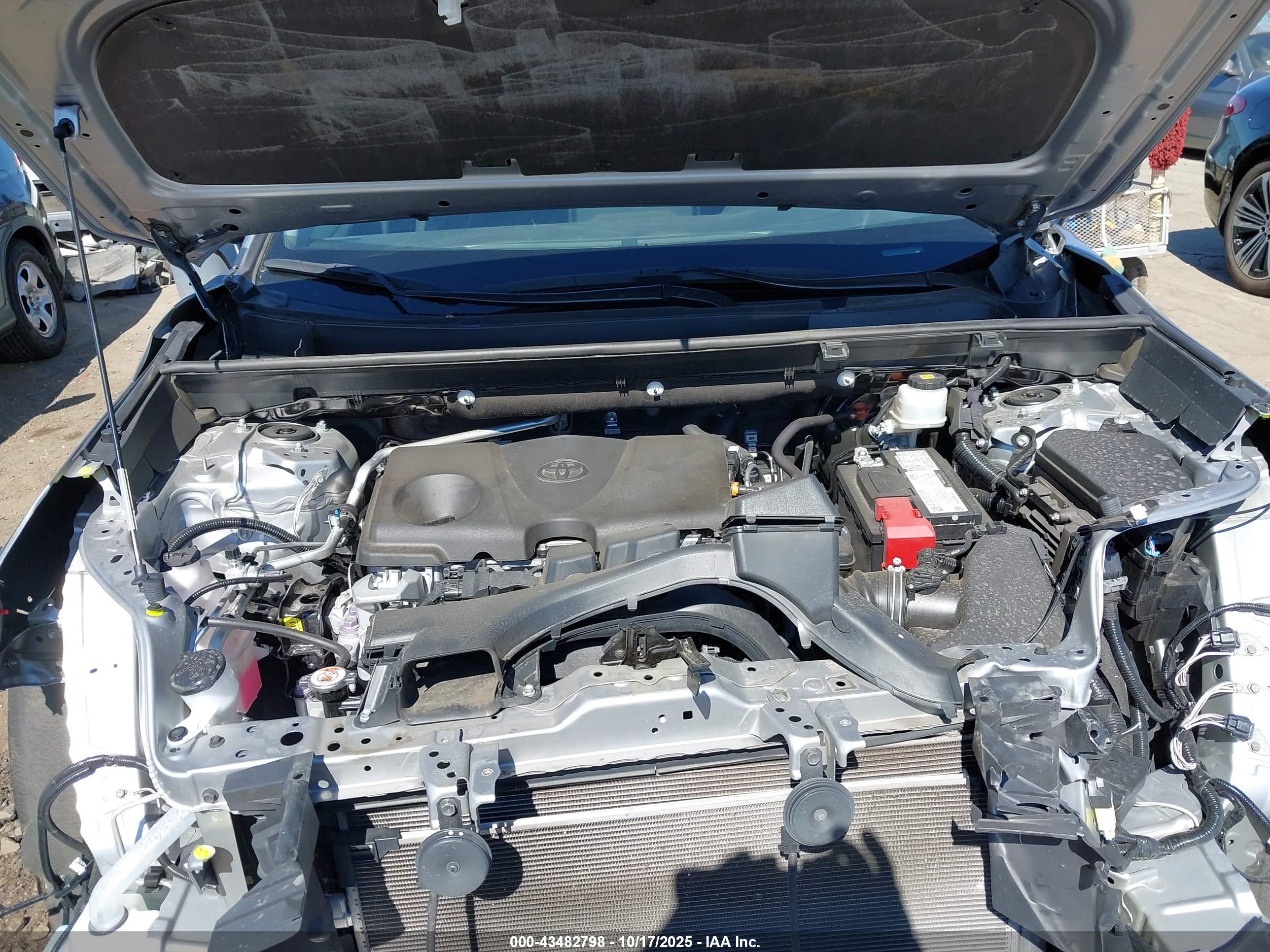 TOYOTA RAV4 image 10