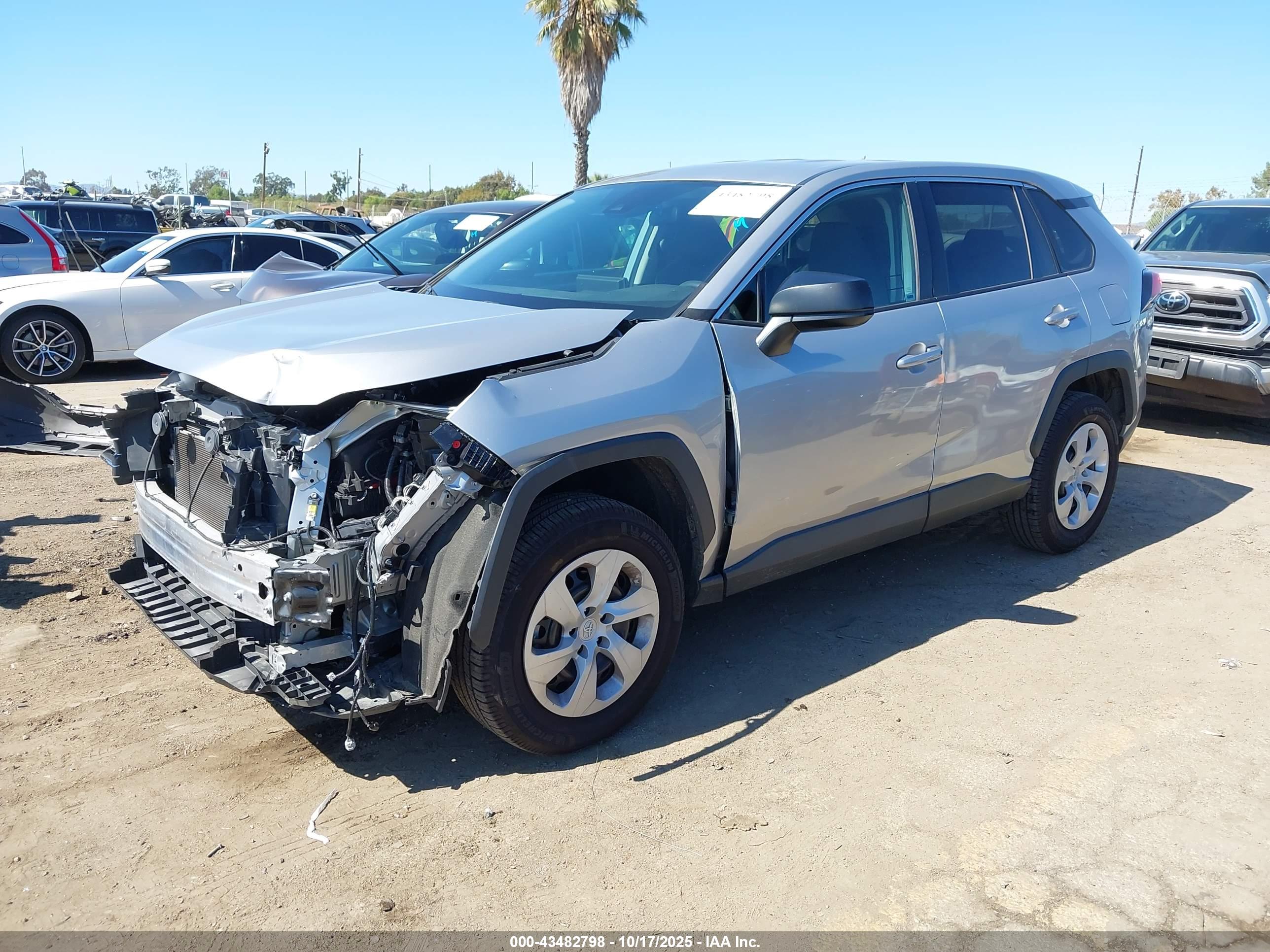 TOYOTA RAV4 image 2