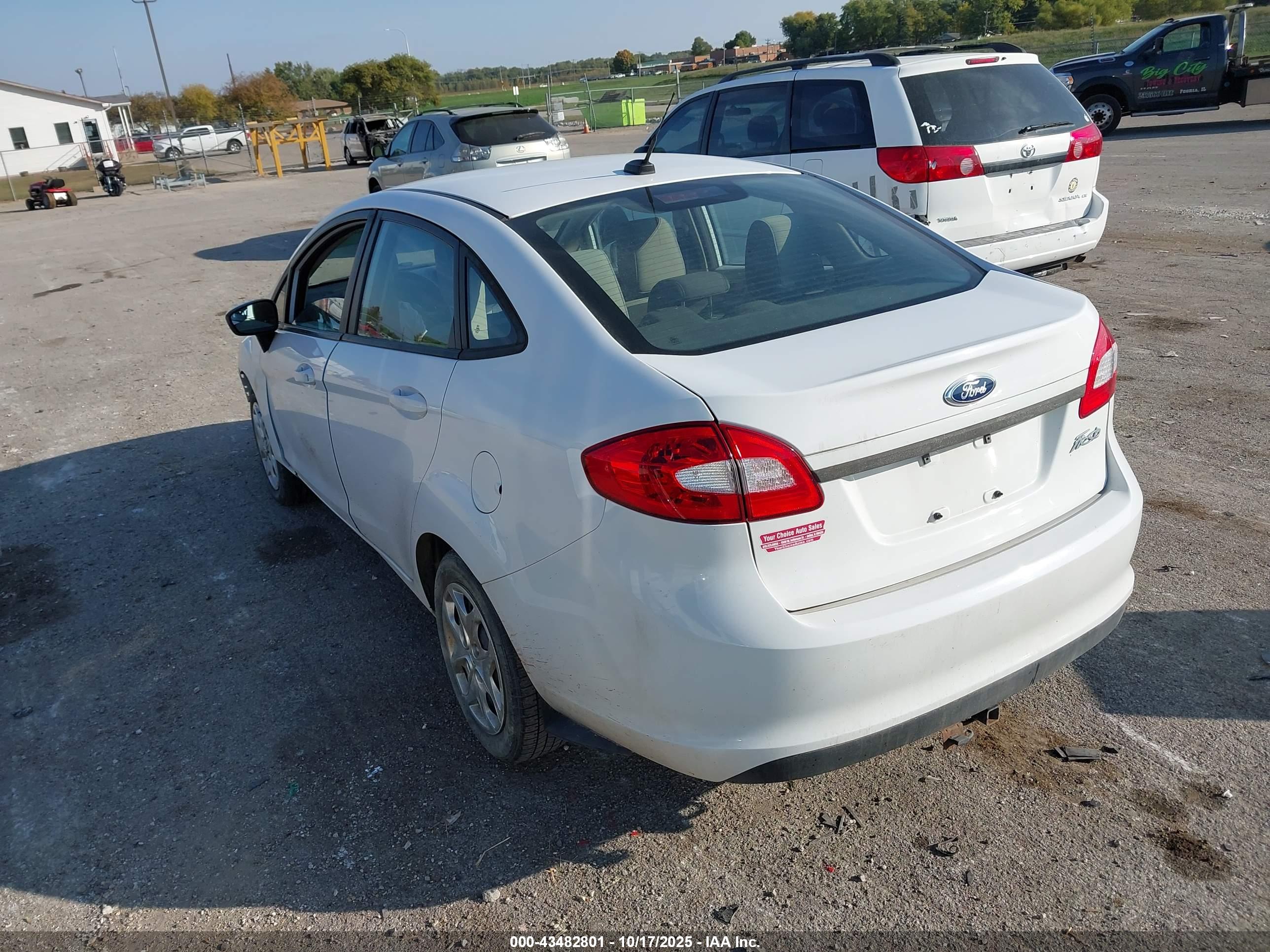 FORD FIESTA image 3