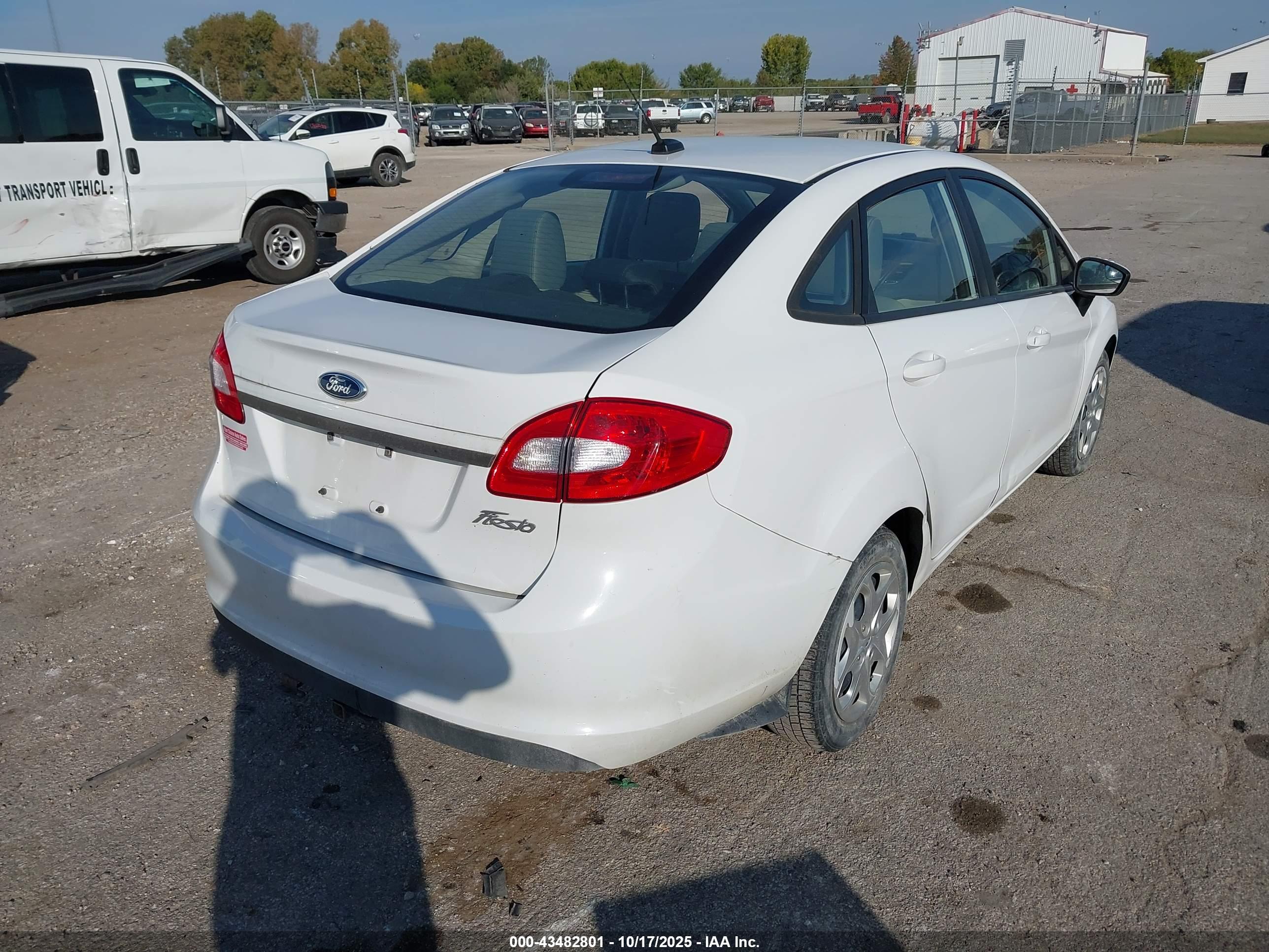 FORD FIESTA image 4