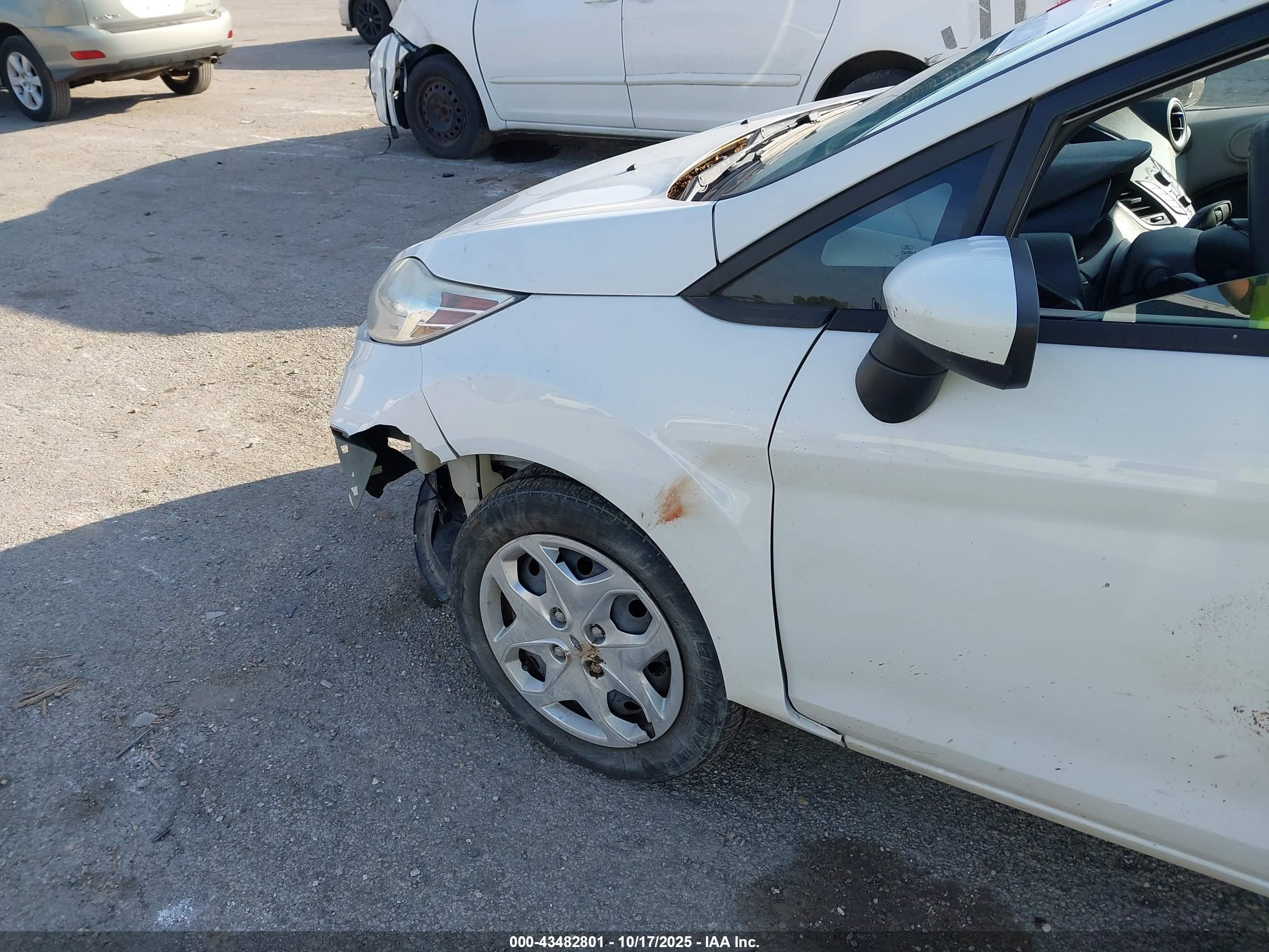 FORD FIESTA image 6