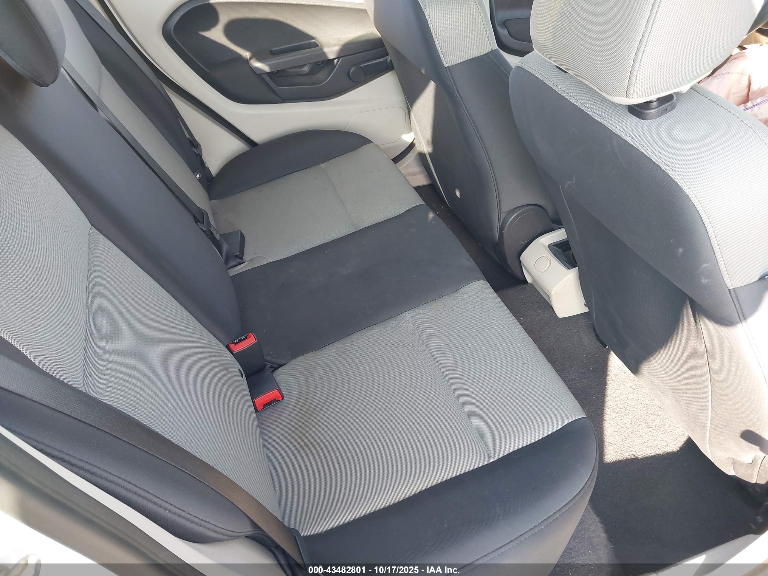 FORD FIESTA image 8